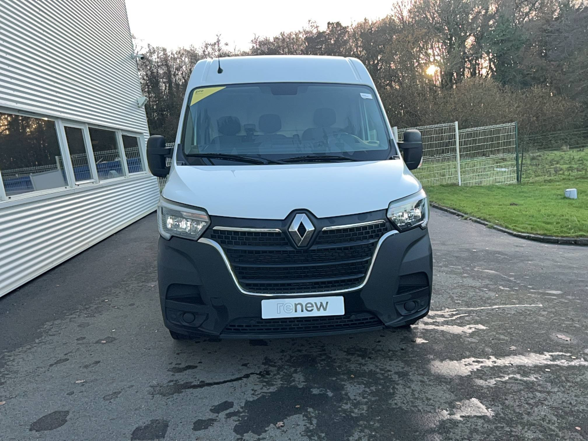 Vente en ligne Renault Master Fourgon MASTER FGN TRAC F3500 L2H2 BLUE DCI 135 au prix de 24 990 €