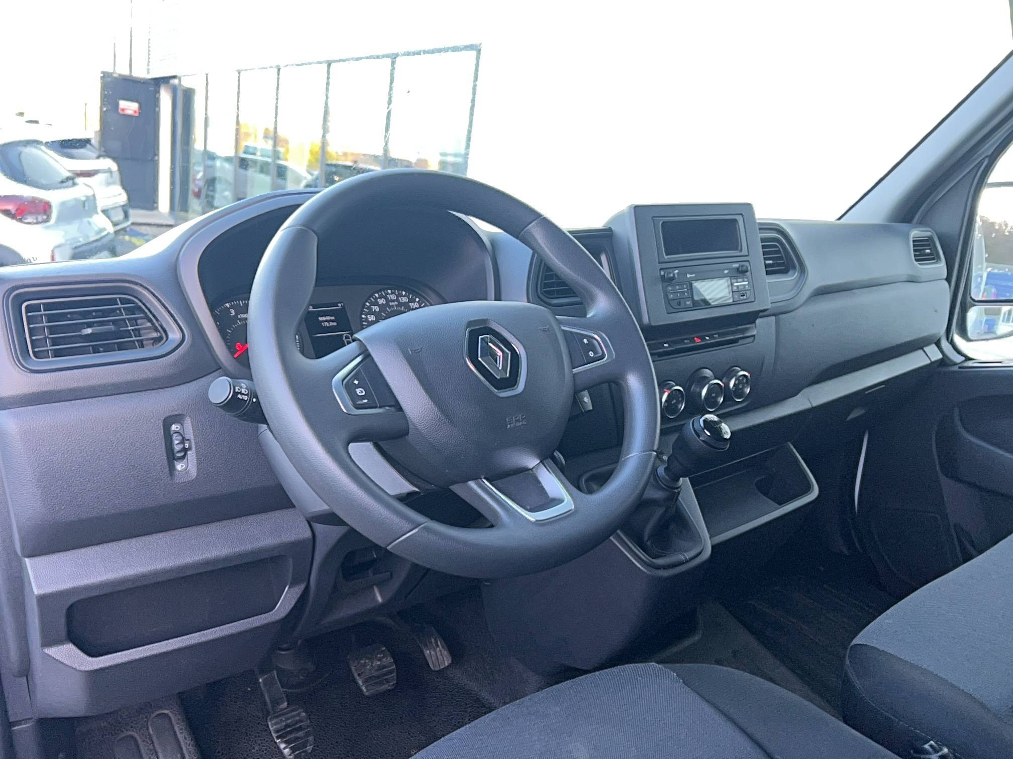 Vente en ligne Renault Master Fourgon MASTER FGN TRAC F3500 L2H2 BLUE DCI 135 au prix de 22 990 €