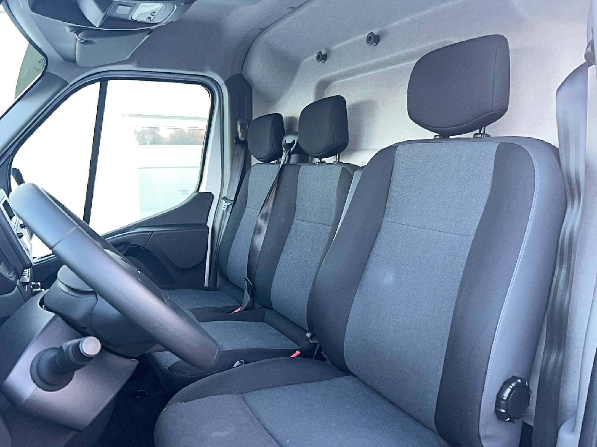 Vente en ligne Renault Master Fourgon MASTER FGN TRAC F3500 L2H2 BLUE DCI 135 au prix de 22 990 €