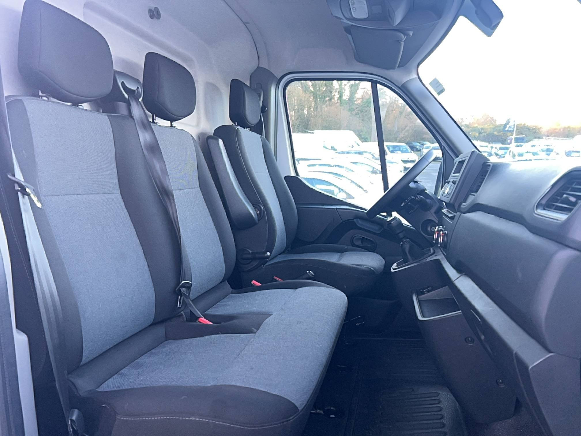 Vente en ligne Renault Master Fourgon MASTER FGN TRAC F3500 L2H2 BLUE DCI 135 au prix de 22 990 €