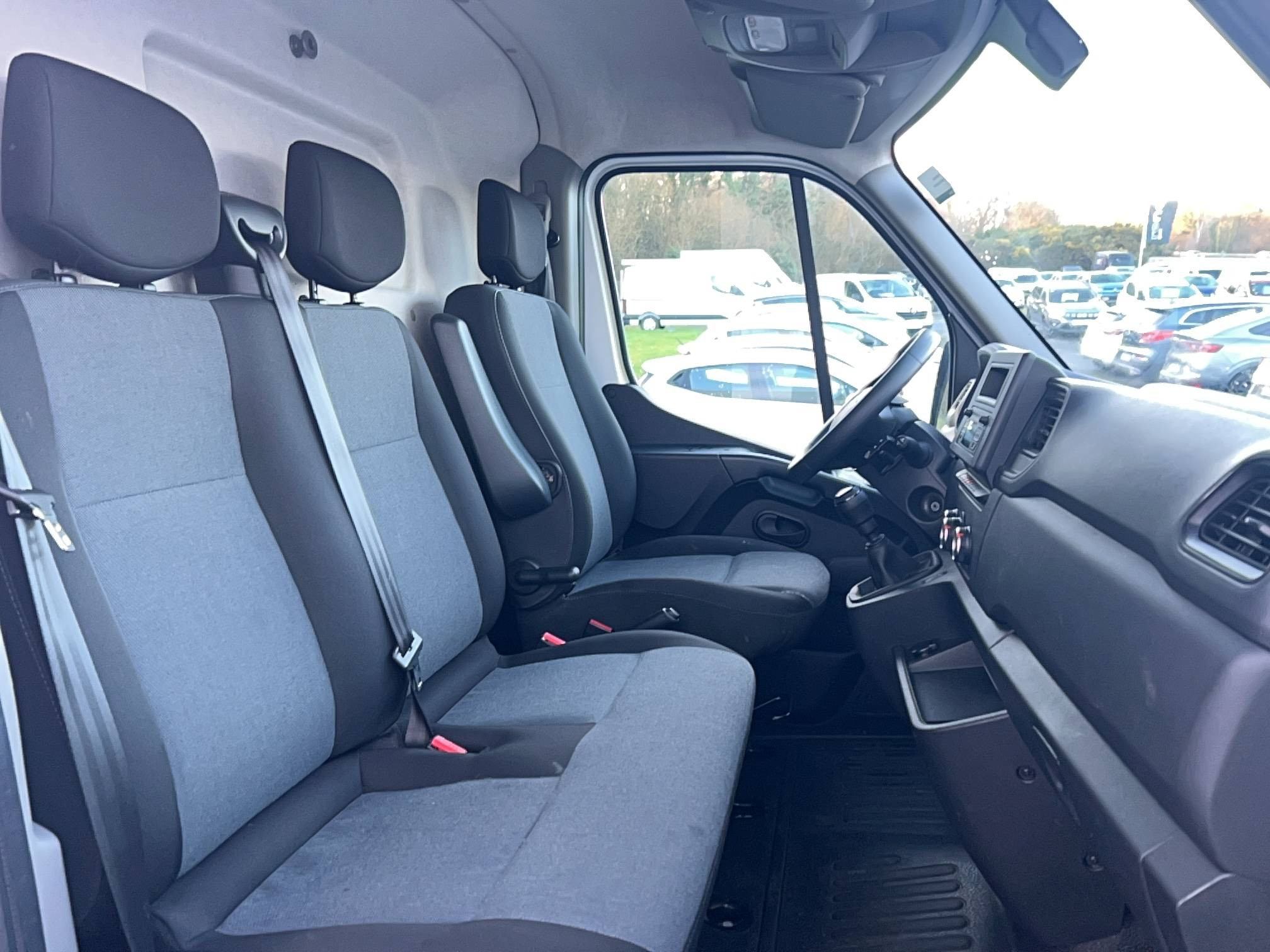 Vente en ligne Renault Master Fourgon MASTER FGN TRAC F3500 L2H2 BLUE DCI 135 au prix de 24 990 €