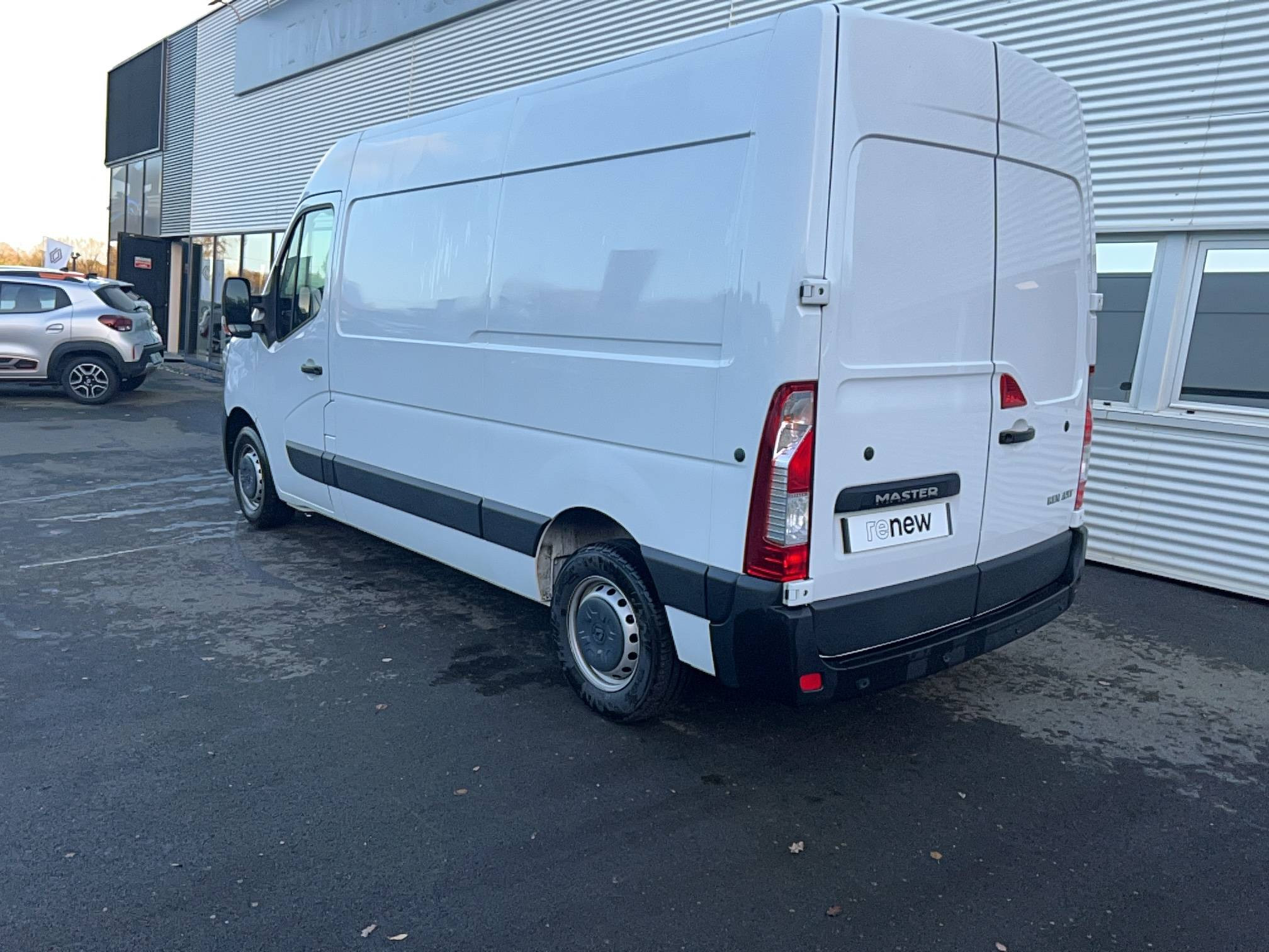Vente en ligne Renault Master Fourgon MASTER FGN TRAC F3500 L2H2 BLUE DCI 135 au prix de 24 990 €