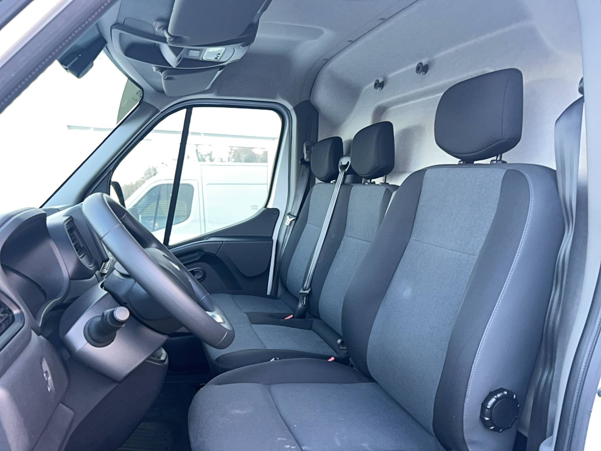Vente en ligne Renault Master Fourgon MASTER FGN TRAC F3500 L2H2 BLUE DCI 135 au prix de 24 990 €