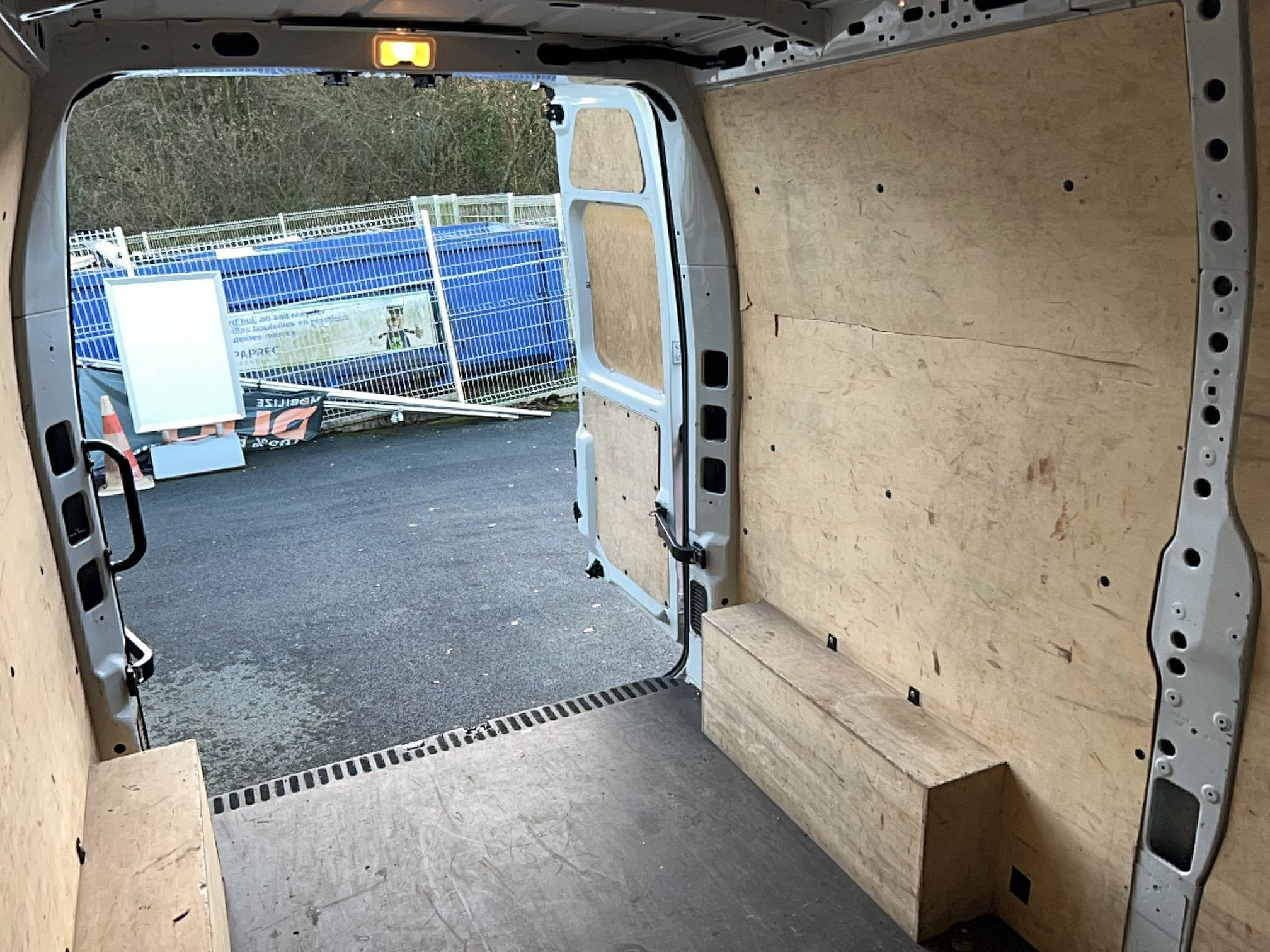 Vente en ligne Renault Master Fourgon MASTER FGN TRAC F3500 L2H2 BLUE DCI 135 au prix de 22 990 €