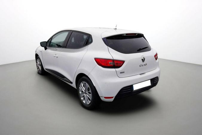 Vente en ligne Renault Clio 4 Clio 1.2 16V 75 au prix de 10 590 €