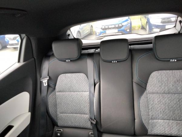 Vente en ligne Renault Clio 5 Clio E-Tech 140 - 21 au prix de 17 590 €