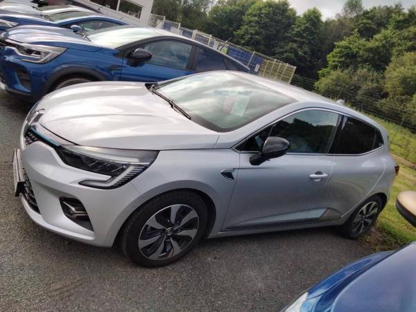 Vente en ligne Renault Clio 5 Clio E-Tech 140 - 21 au prix de 17 590 €