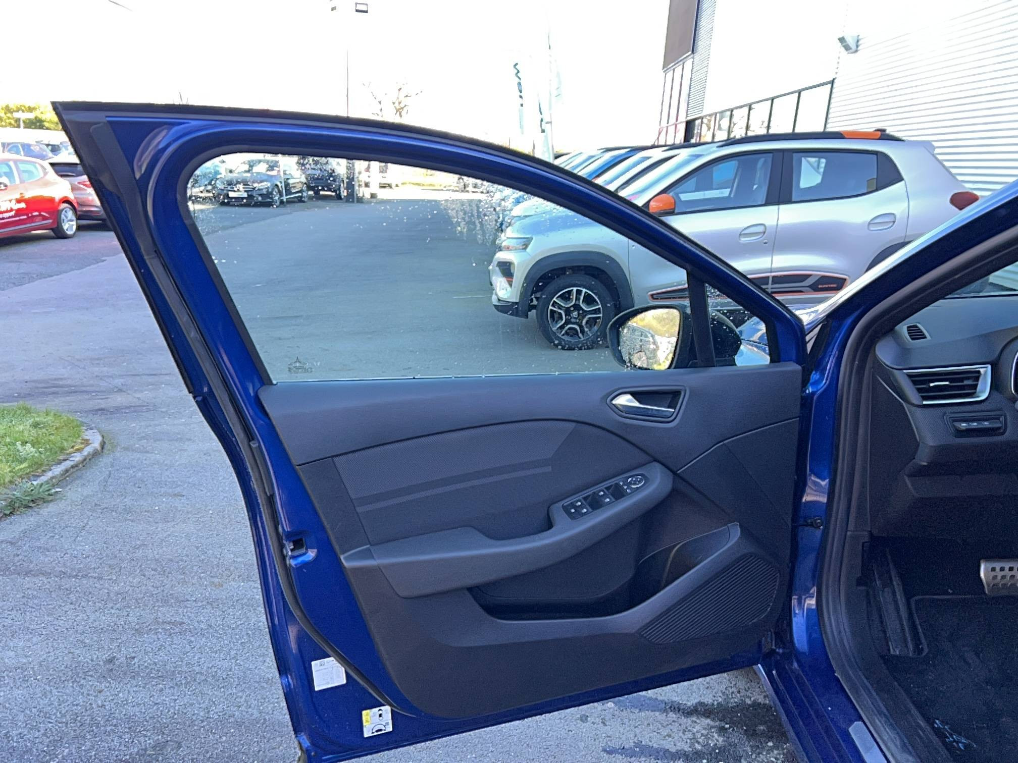 Vente en ligne Renault Clio 5 Clio E-Tech full hybrid 145 au prix de 21 990 €