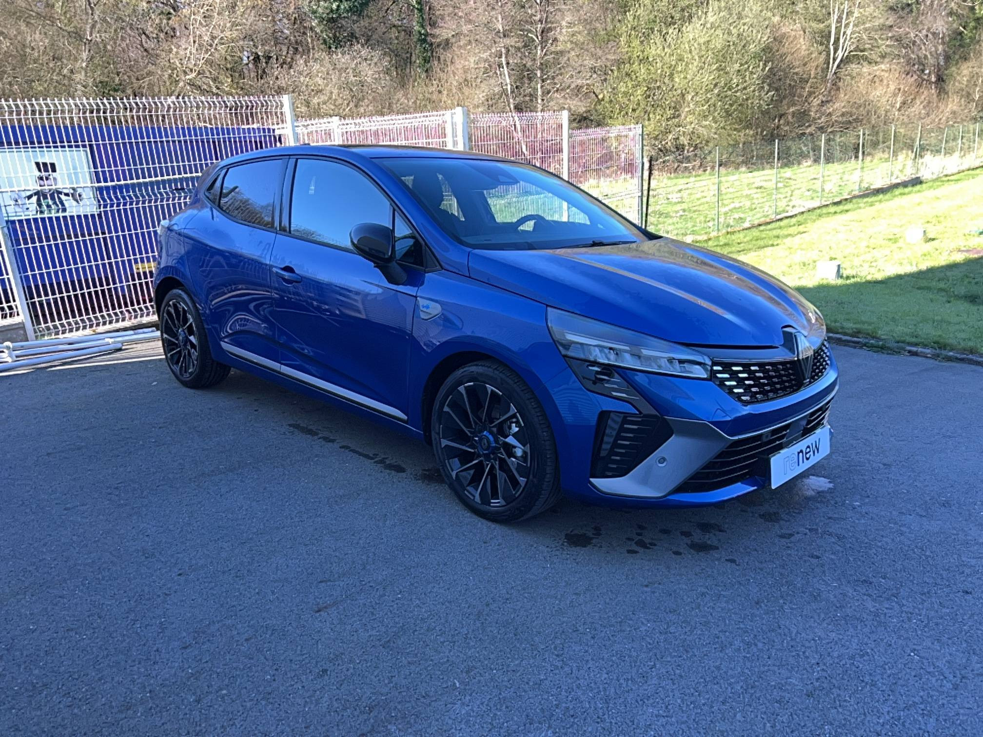 Vente en ligne Renault Clio 5 Clio E-Tech full hybrid 145 au prix de 21 990 €