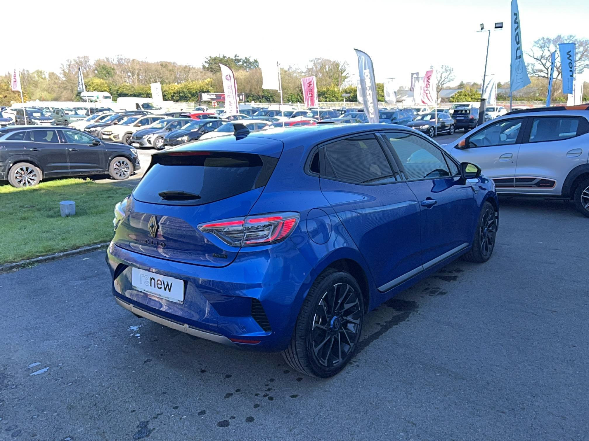 Vente en ligne Renault Clio 5 Clio E-Tech full hybrid 145 au prix de 21 990 €