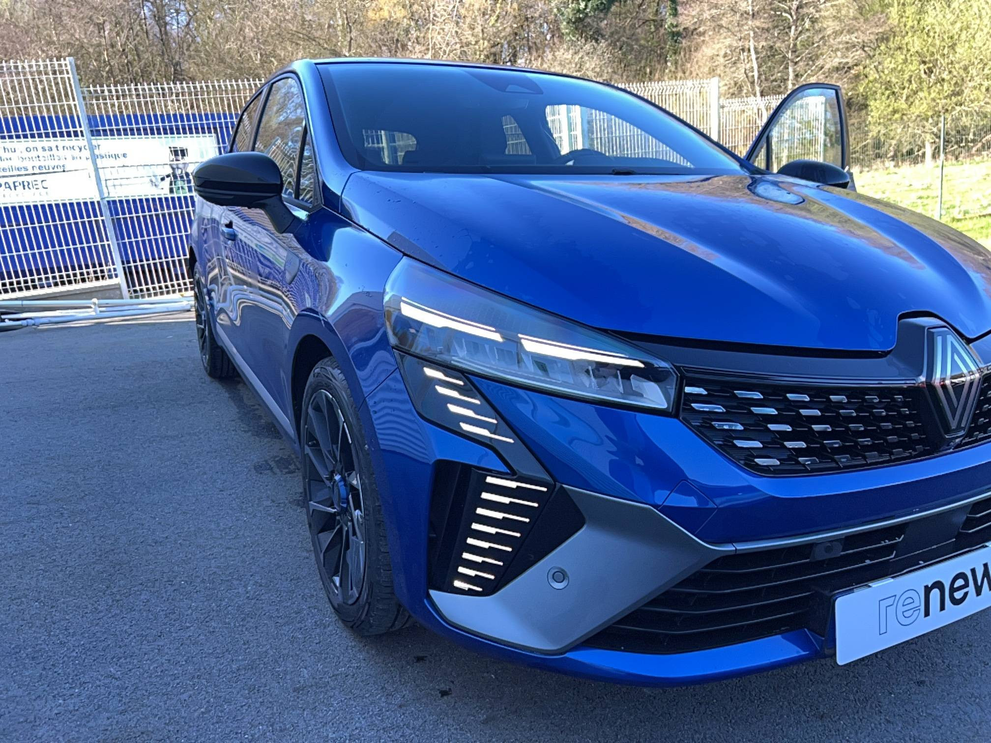 Vente en ligne Renault Clio 5 Clio E-Tech full hybrid 145 au prix de 21 990 €