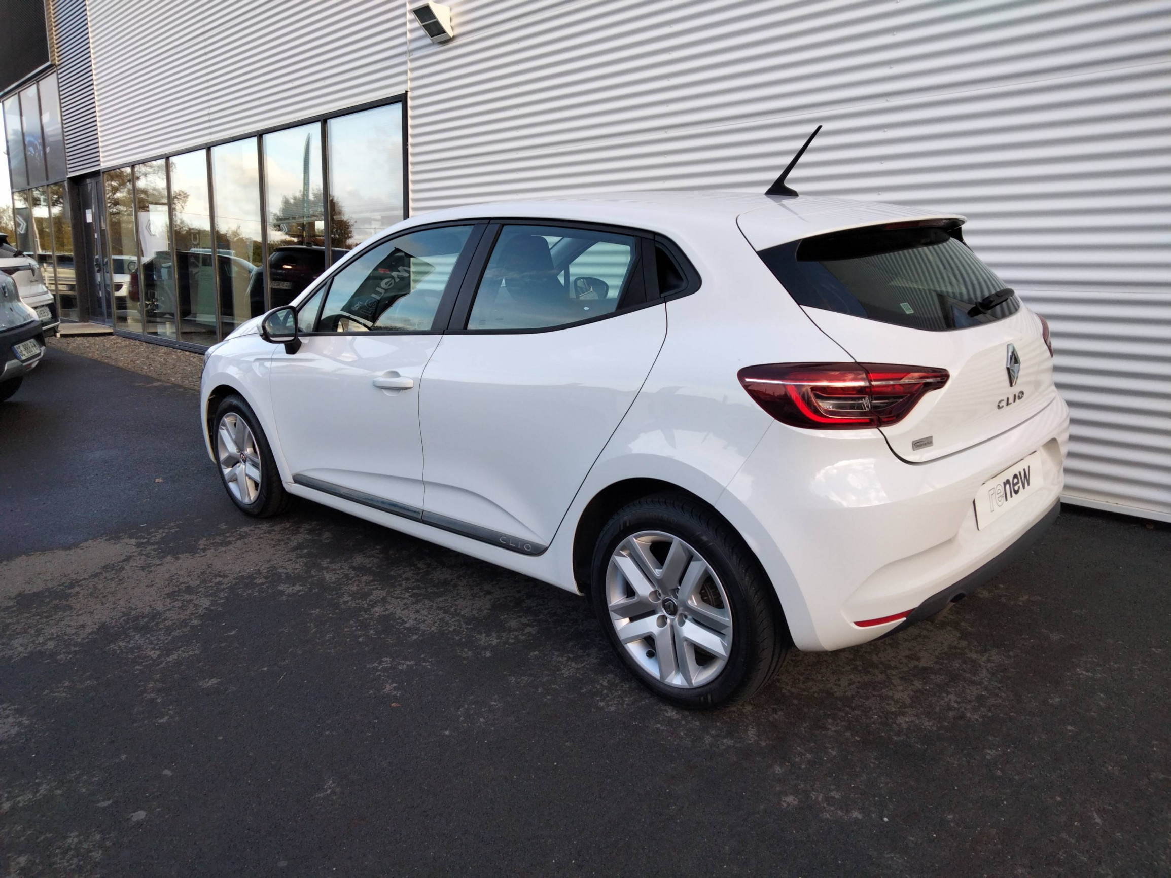 Vente en ligne Renault Clio 5 Clio SCe 65 - 21N au prix de 10 390 €