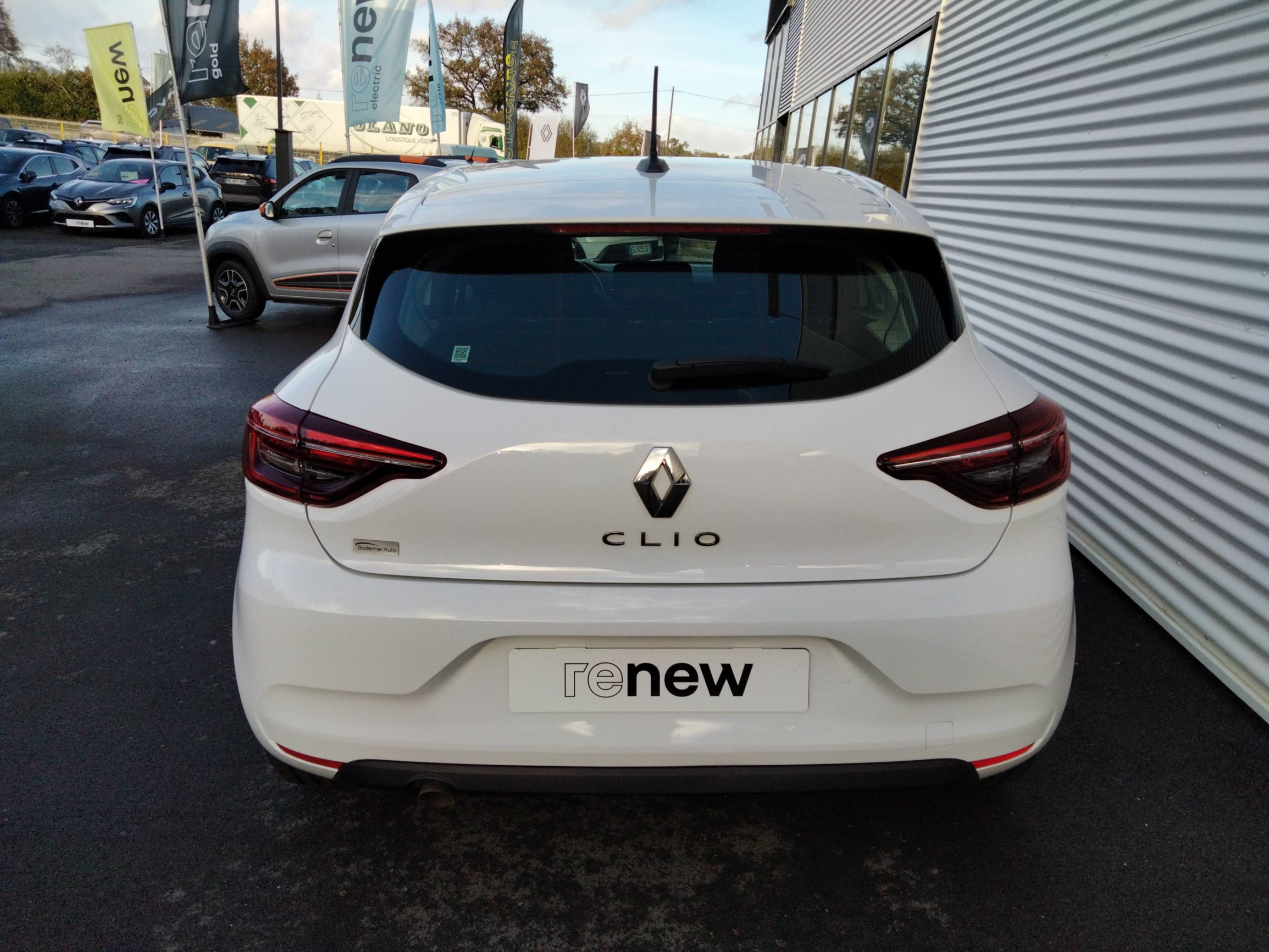 Vente en ligne Renault Clio 5 Clio SCe 65 - 21N au prix de 10 390 €