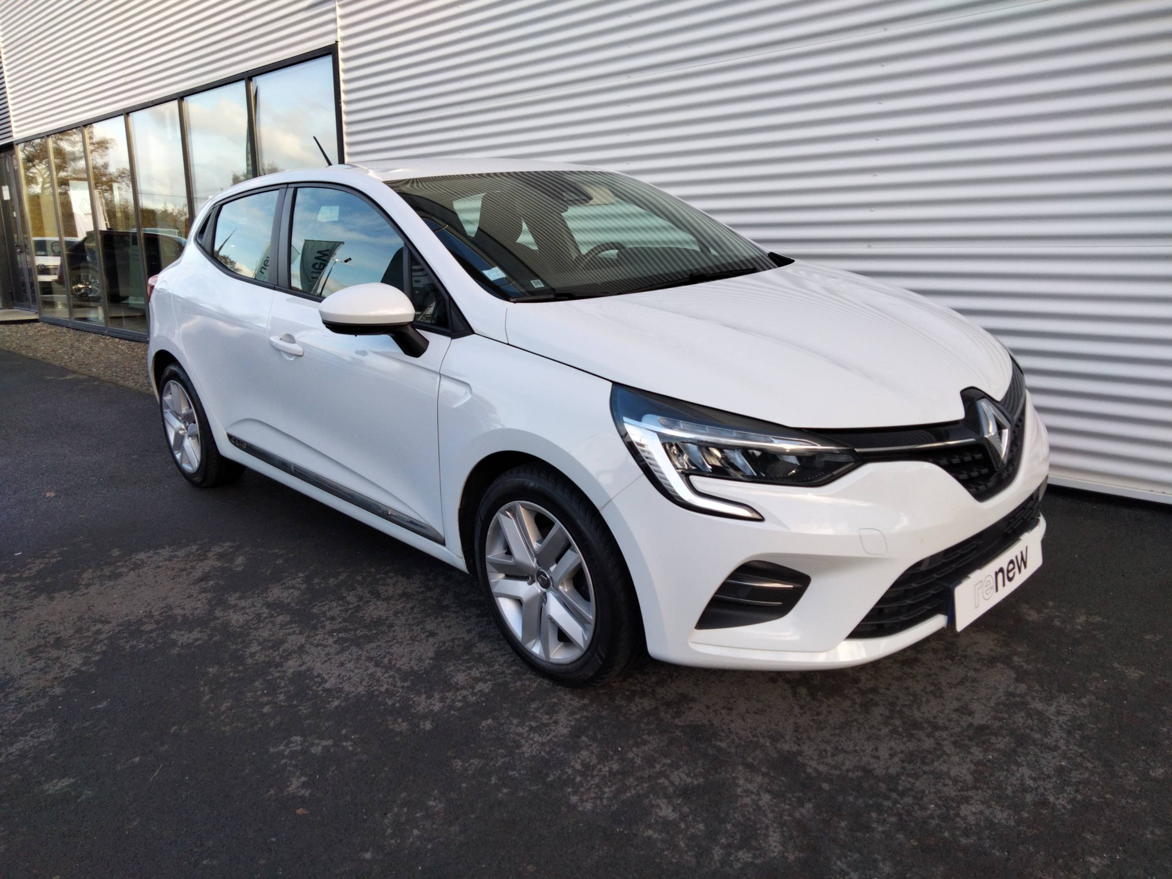 Vente en ligne Renault Clio 5 Clio SCe 65 - 21N au prix de 10 390 €