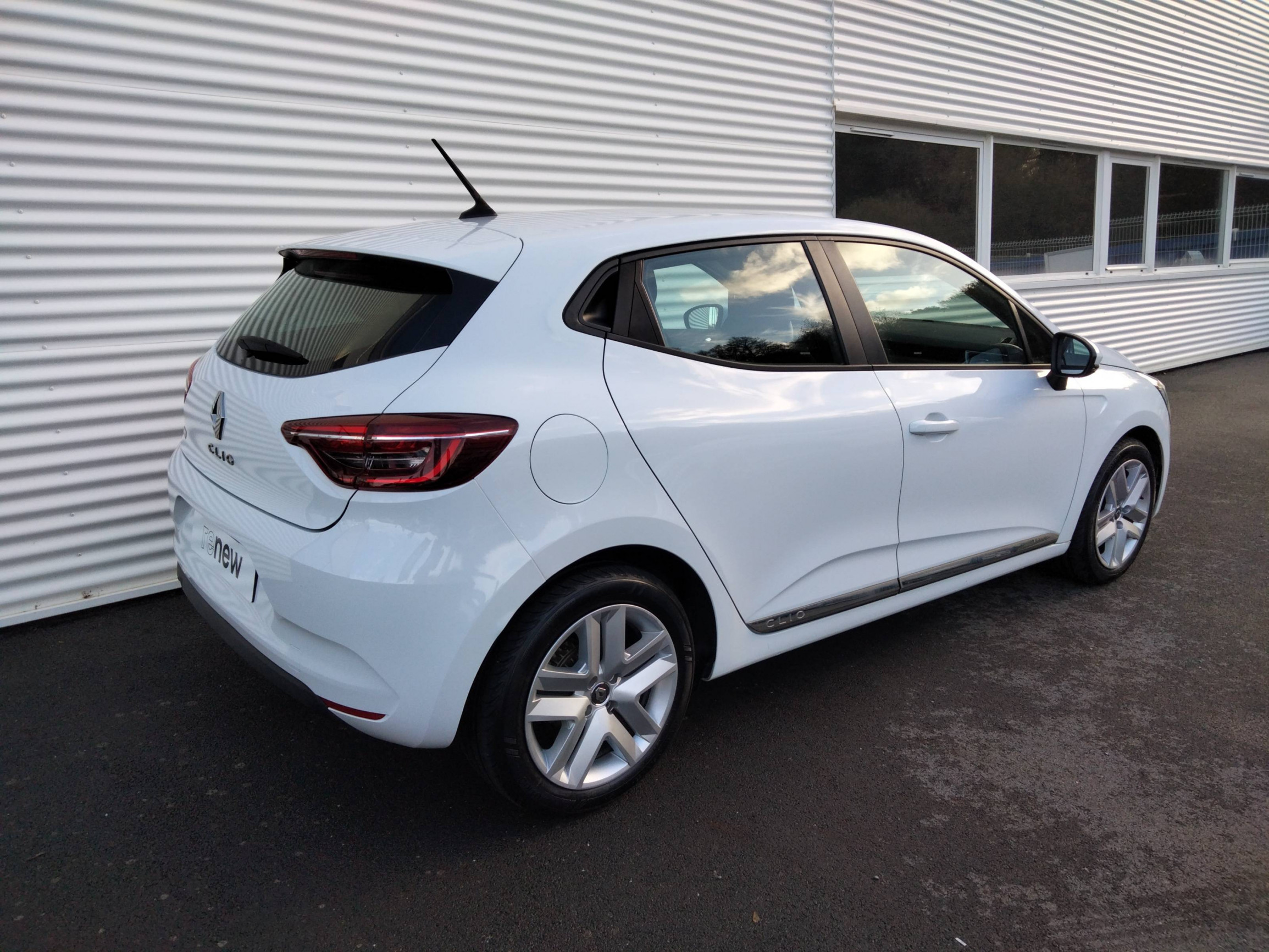 Vente en ligne Renault Clio 5 Clio SCe 65 - 21N au prix de 10 390 €