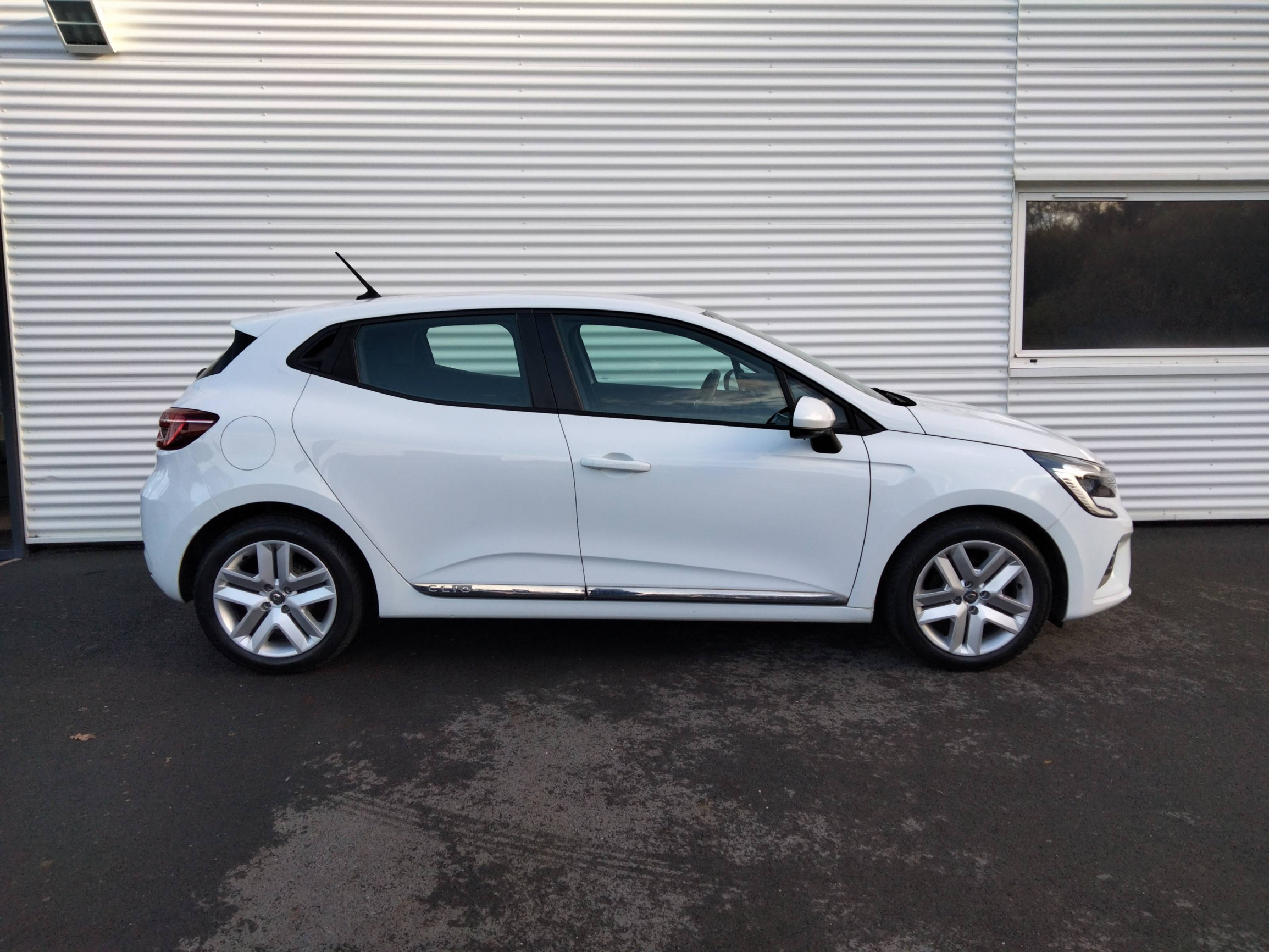 Vente en ligne Renault Clio 5 Clio SCe 65 - 21N au prix de 10 390 €