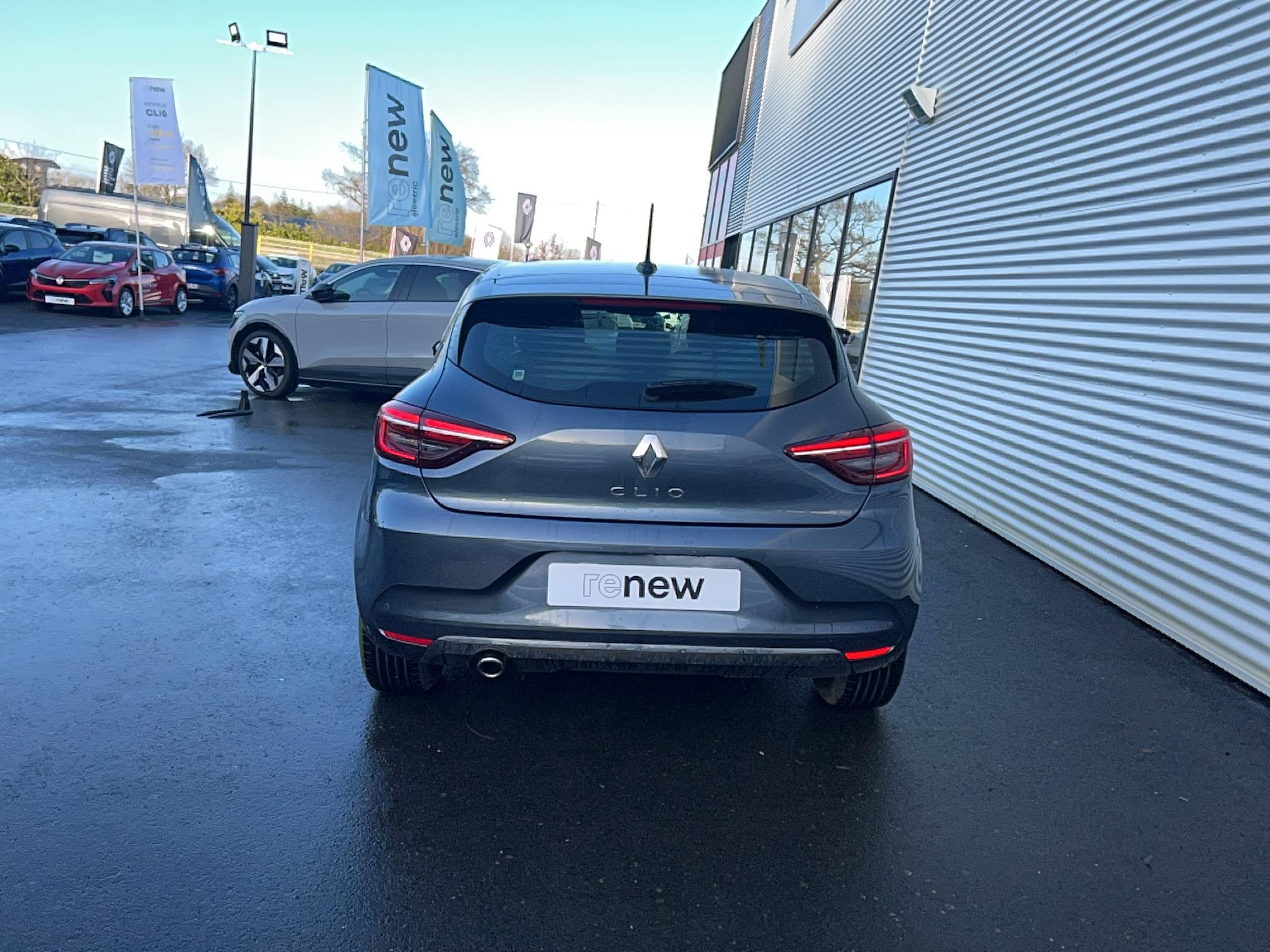 Vente en ligne Renault Clio 5 Clio TCe 90 - 21N au prix de 14 990 €