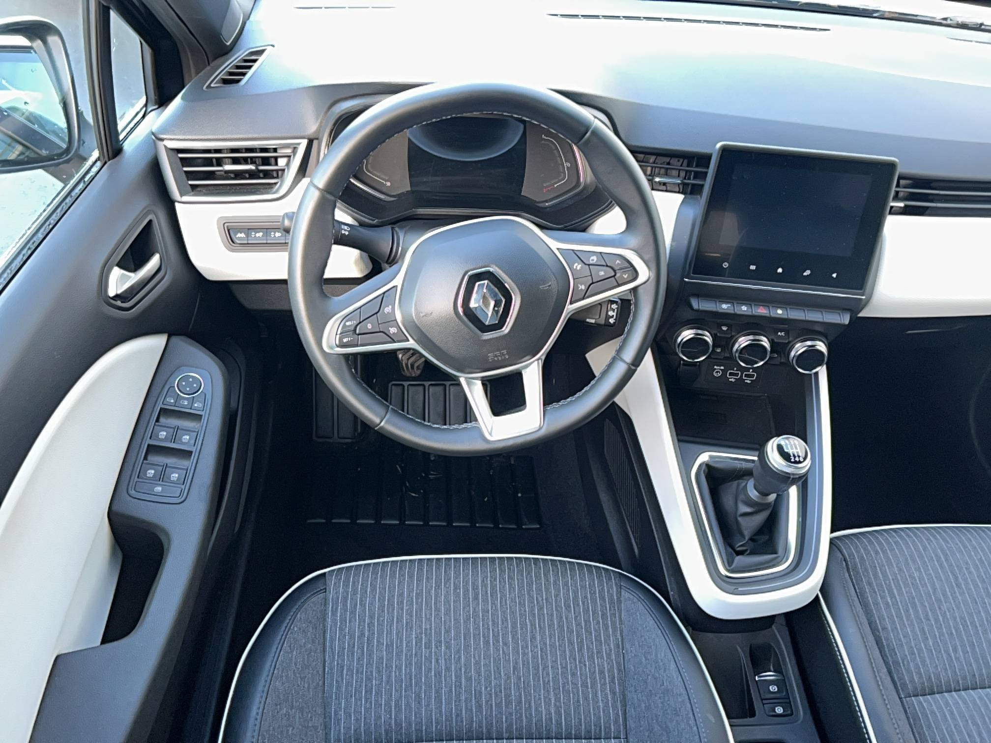 Vente en ligne Renault Clio 5 Clio TCe 90 - 21N au prix de 14 990 €