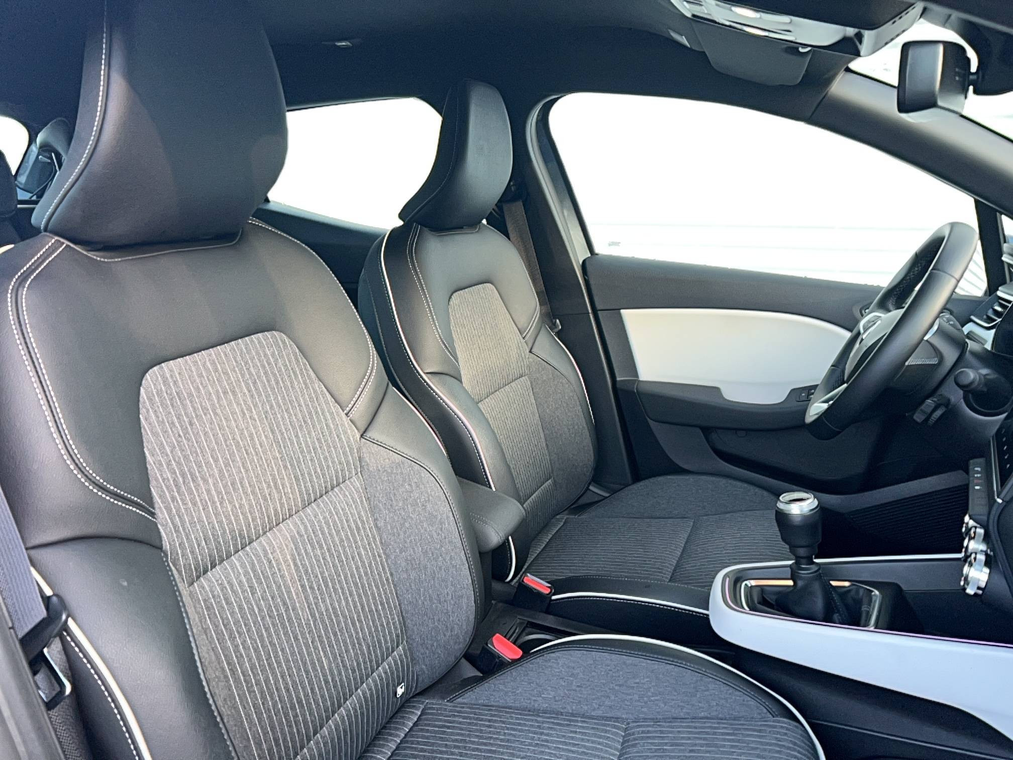 Vente en ligne Renault Clio 5 Clio TCe 90 - 21N au prix de 14 990 €