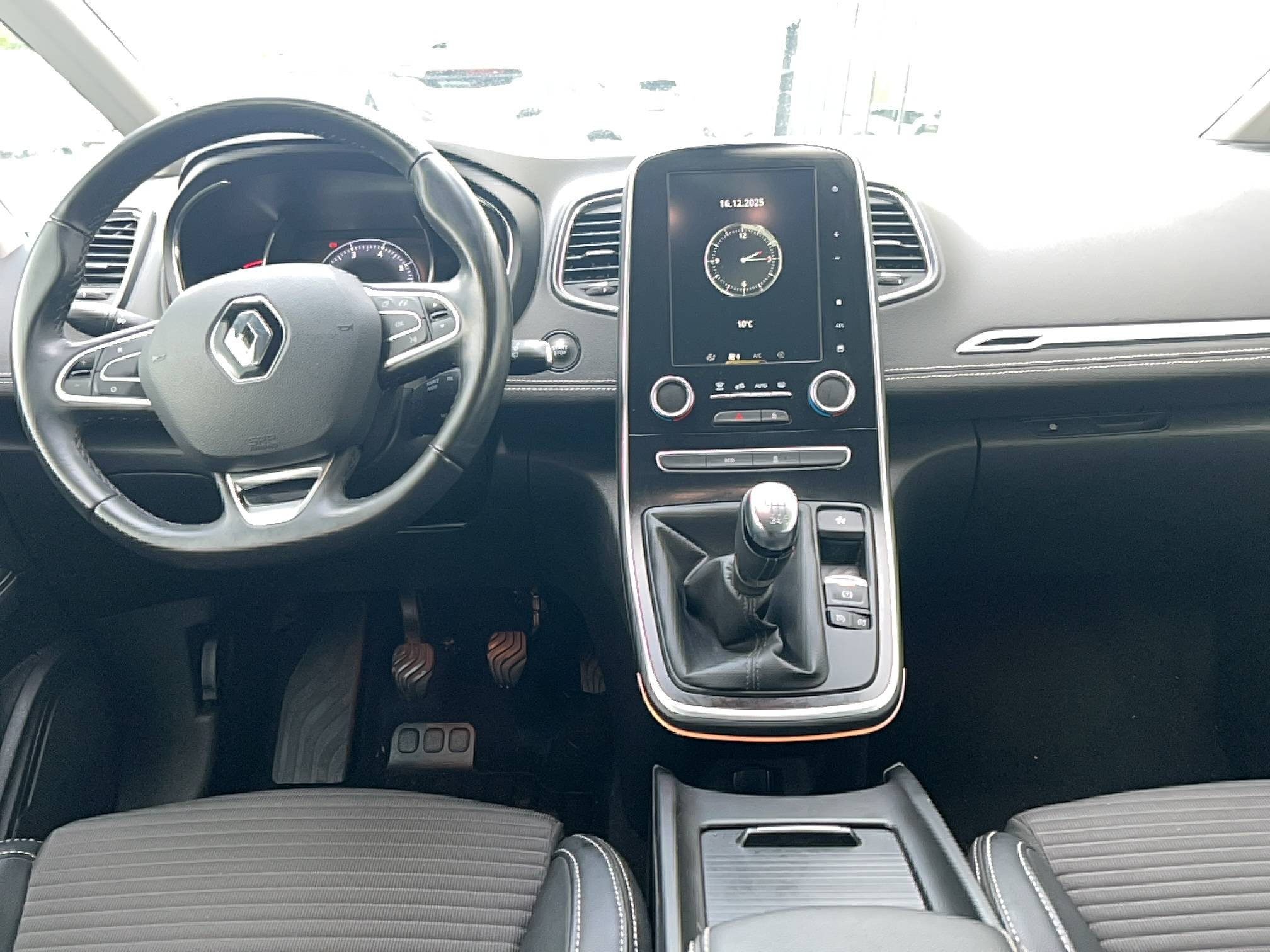 Vente en ligne Renault Scenic 4 Scenic TCe 130 Energy au prix de 12 990 €