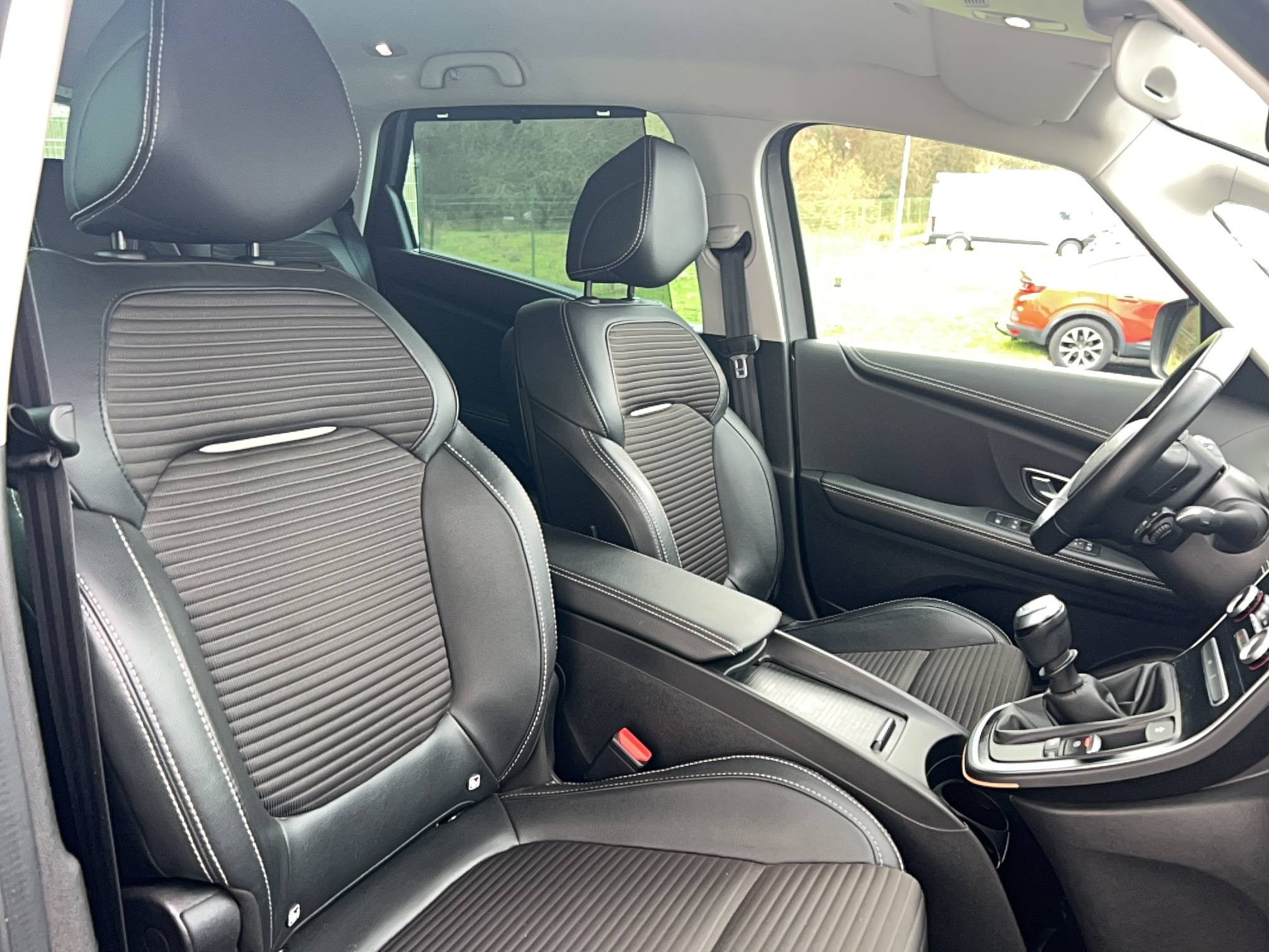 Vente en ligne Renault Scenic 4 Scenic TCe 130 Energy au prix de 12 990 €