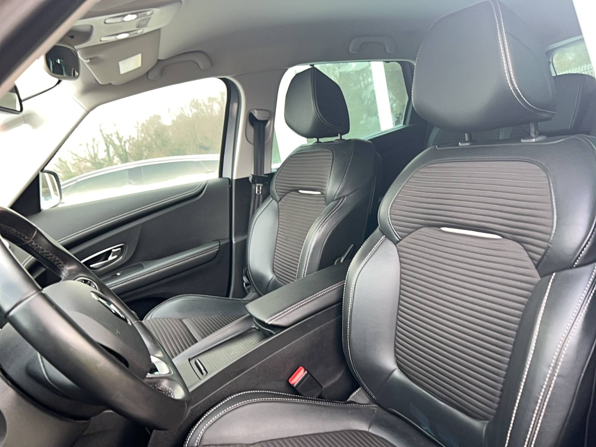 Vente en ligne Renault Scenic 4 Scenic TCe 130 Energy au prix de 12 990 €