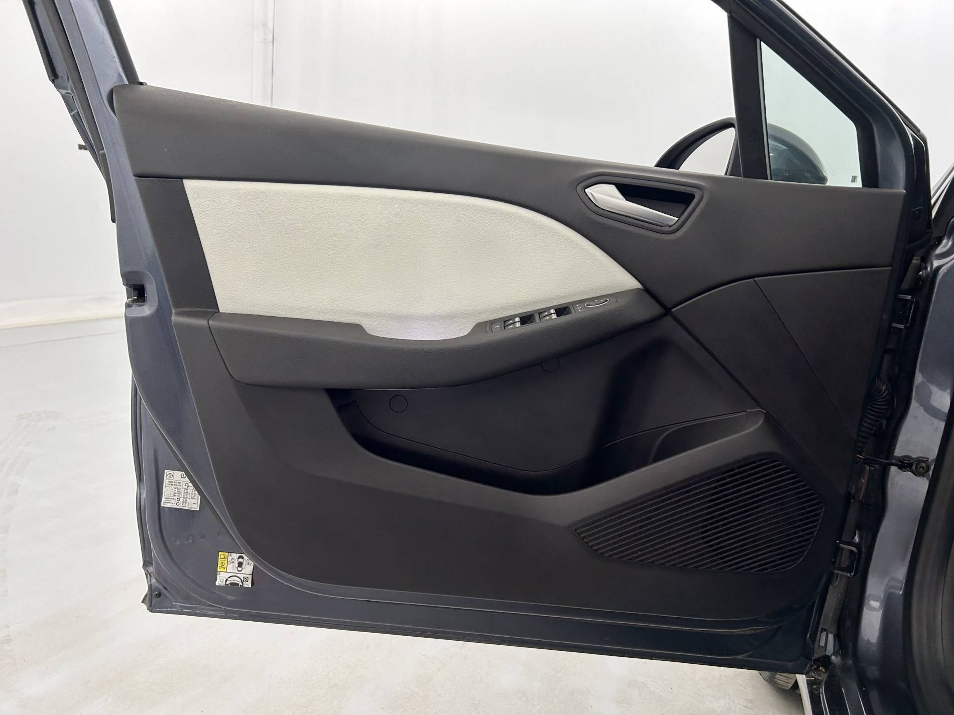 Vente en ligne Renault Clio 5 Clio TCe 90 - 21 au prix de 12 790 €