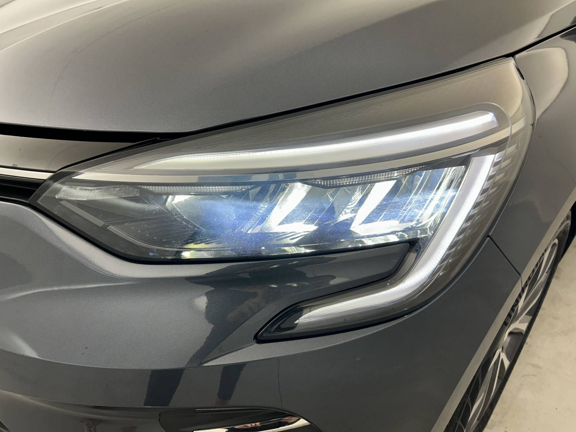 Vente en ligne Renault Clio 5 Clio TCe 90 - 21 au prix de 14 390 €