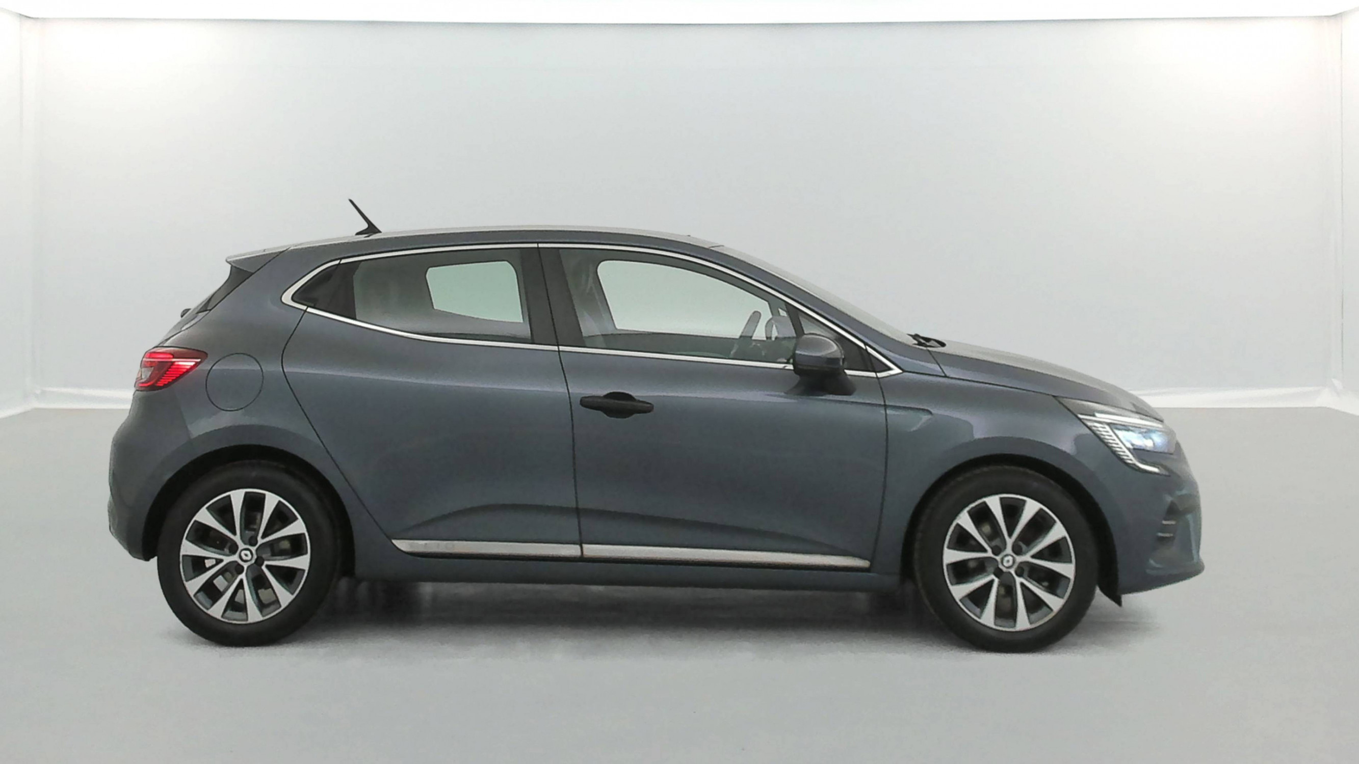 Vente en ligne Renault Clio 5 Clio TCe 90 - 21 au prix de 12 790 €