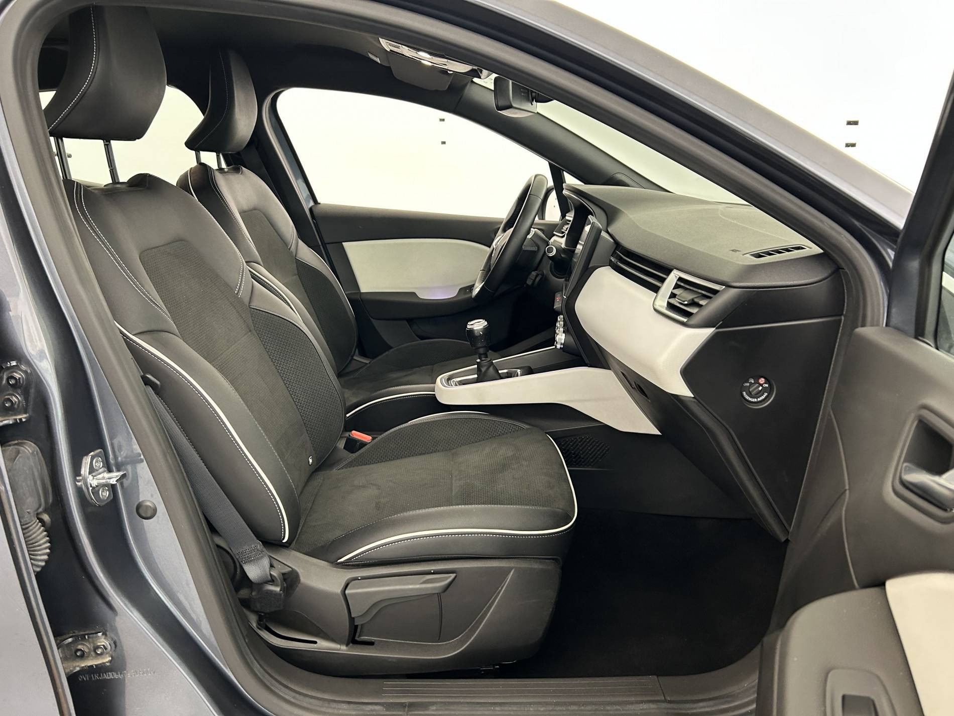 Vente en ligne Renault Clio 5 Clio TCe 90 - 21 au prix de 12 790 €