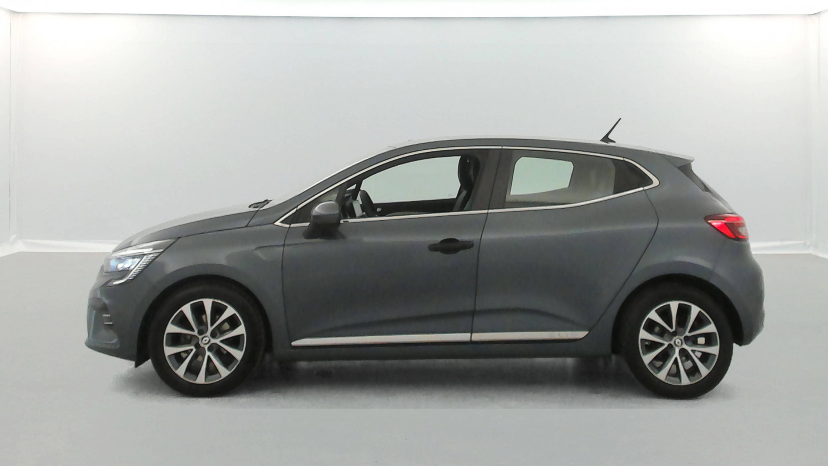 Vente en ligne Renault Clio 5 Clio TCe 90 - 21 au prix de 14 390 €