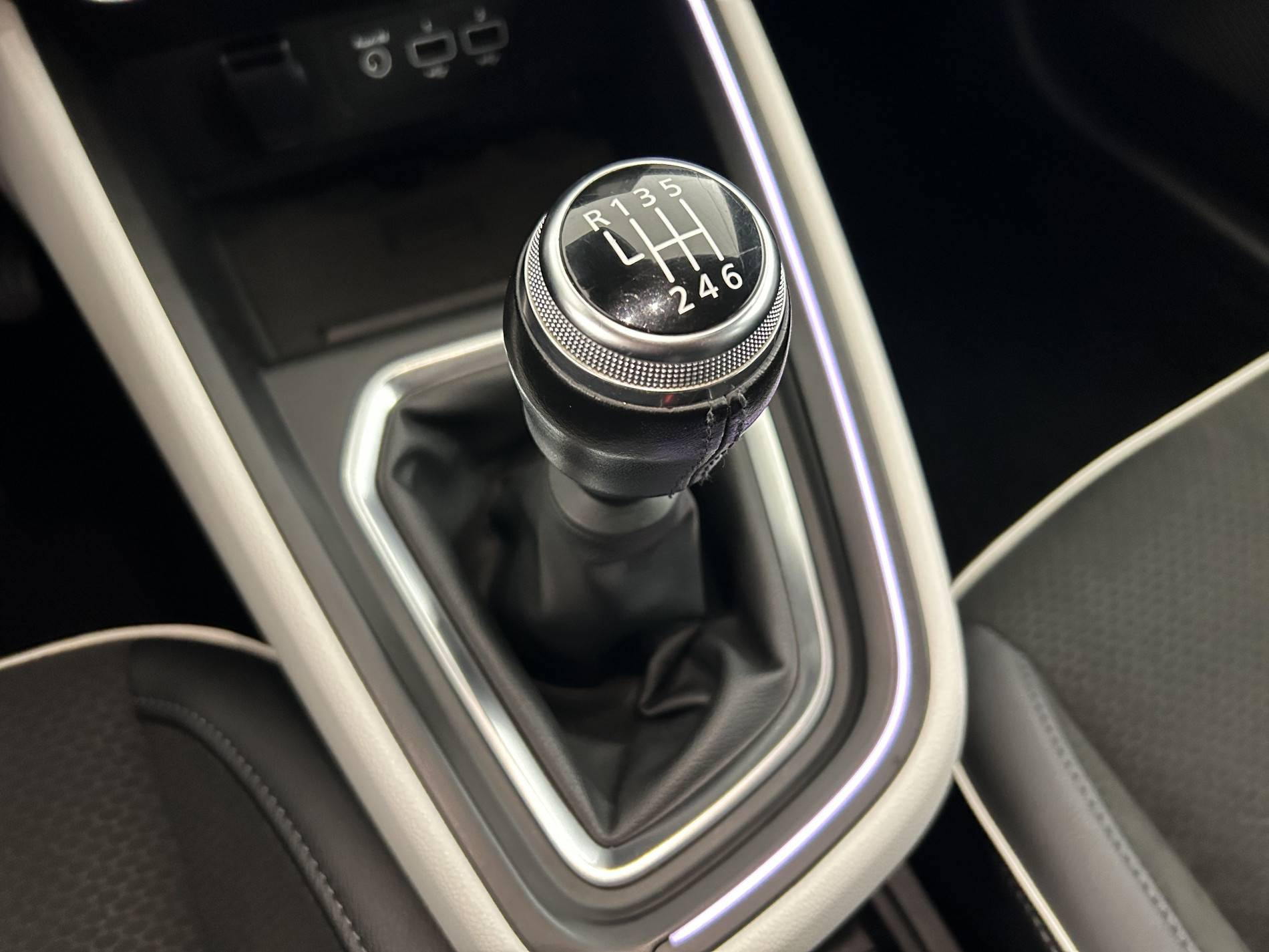 Vente en ligne Renault Clio 5 Clio TCe 90 - 21 au prix de 14 390 €