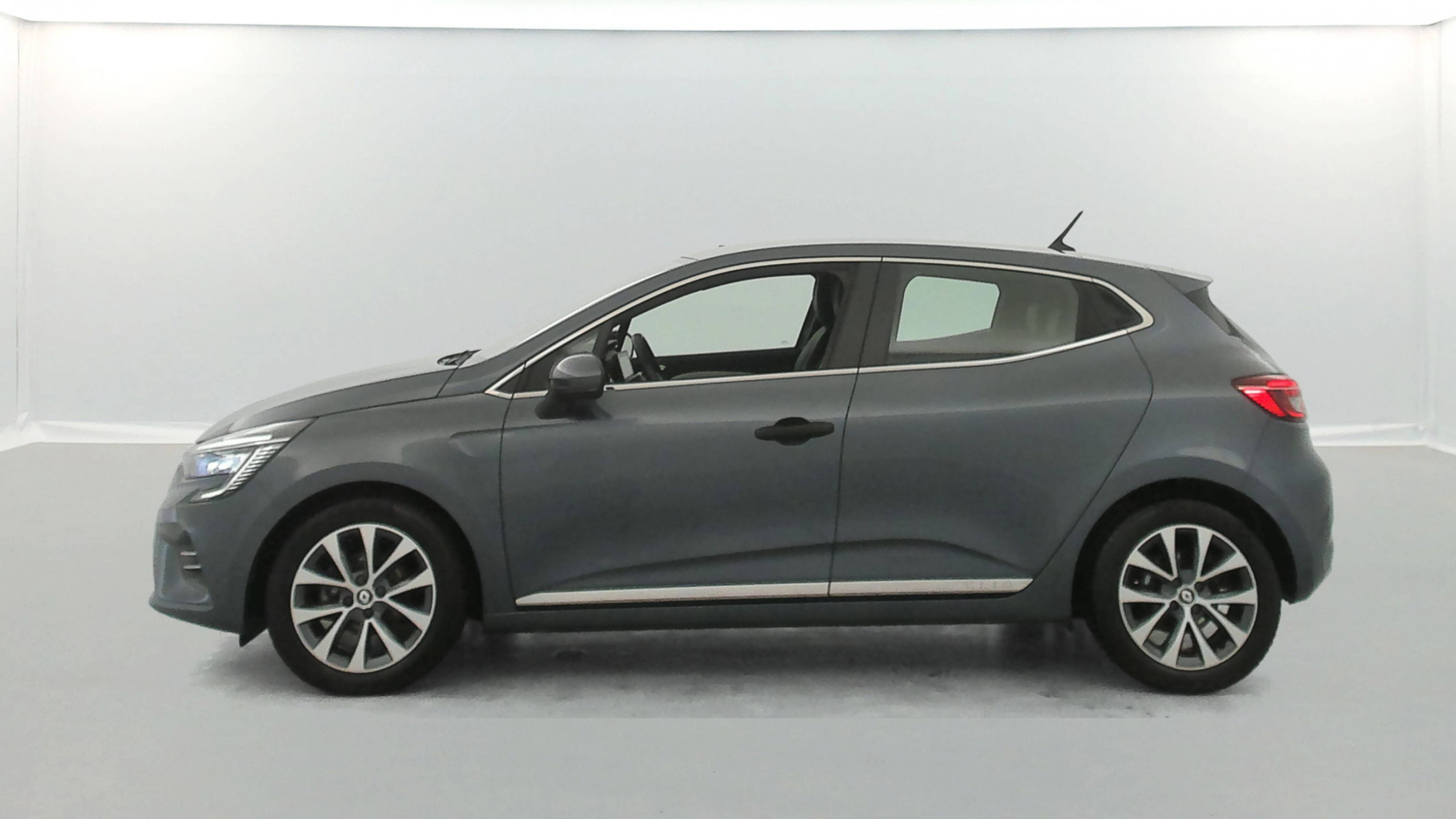 Vente en ligne Renault Clio 5 Clio TCe 90 - 21 au prix de 13 790 €