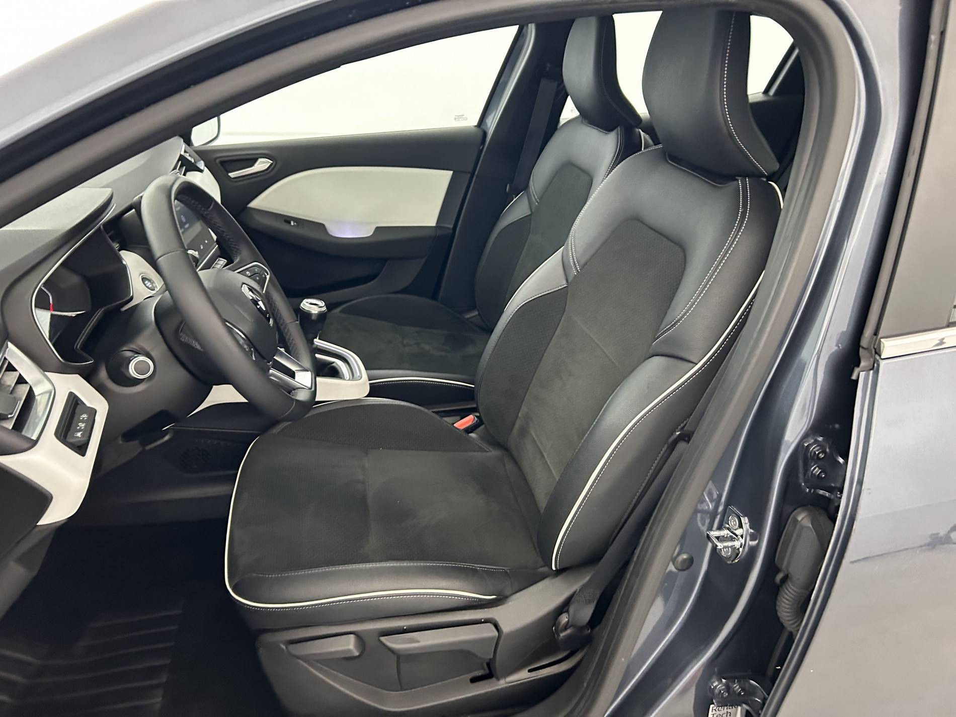 Vente en ligne Renault Clio 5 Clio TCe 90 - 21 au prix de 14 390 €