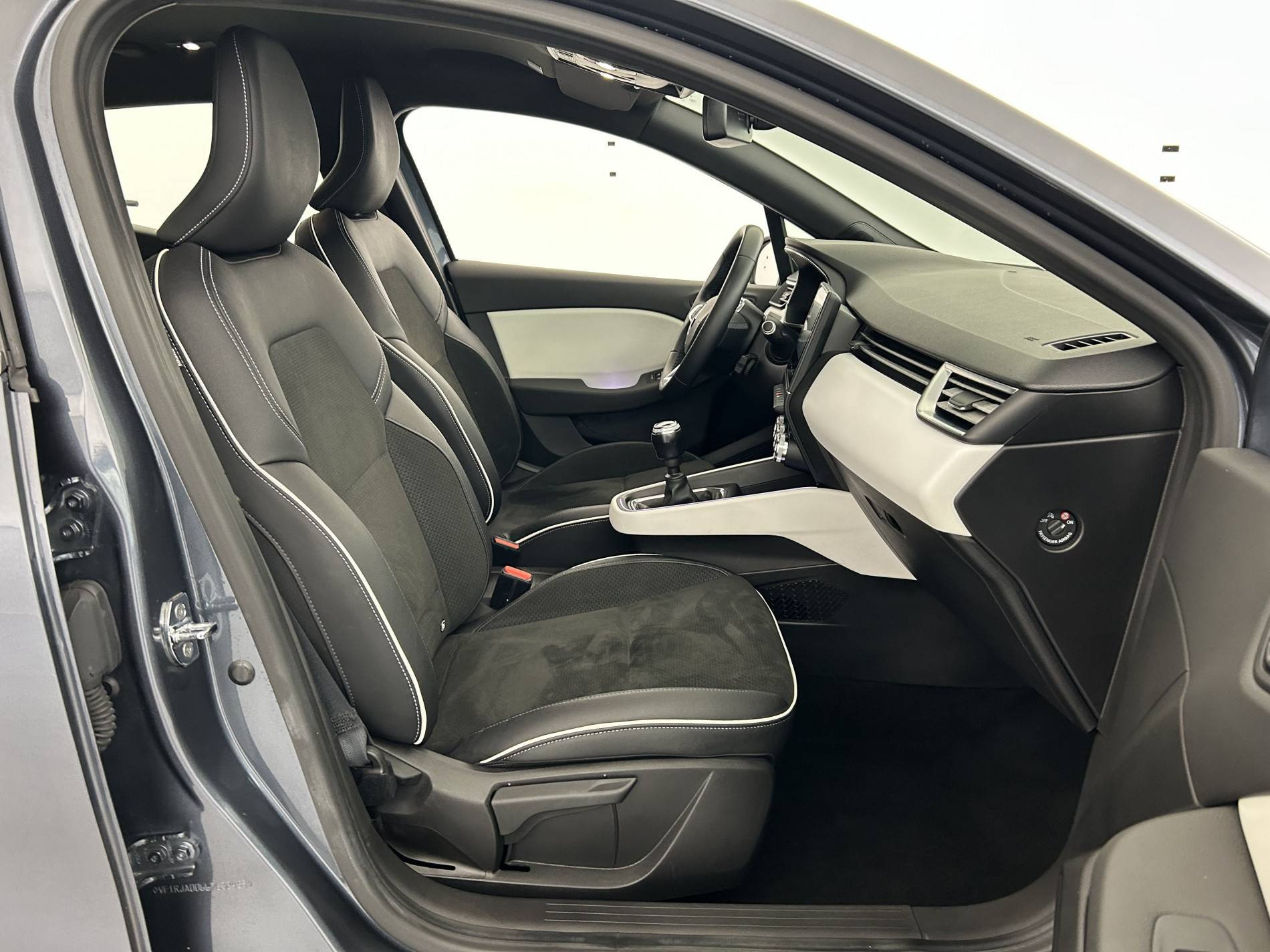 Vente en ligne Renault Clio 5 Clio TCe 90 - 21 au prix de 14 390 €