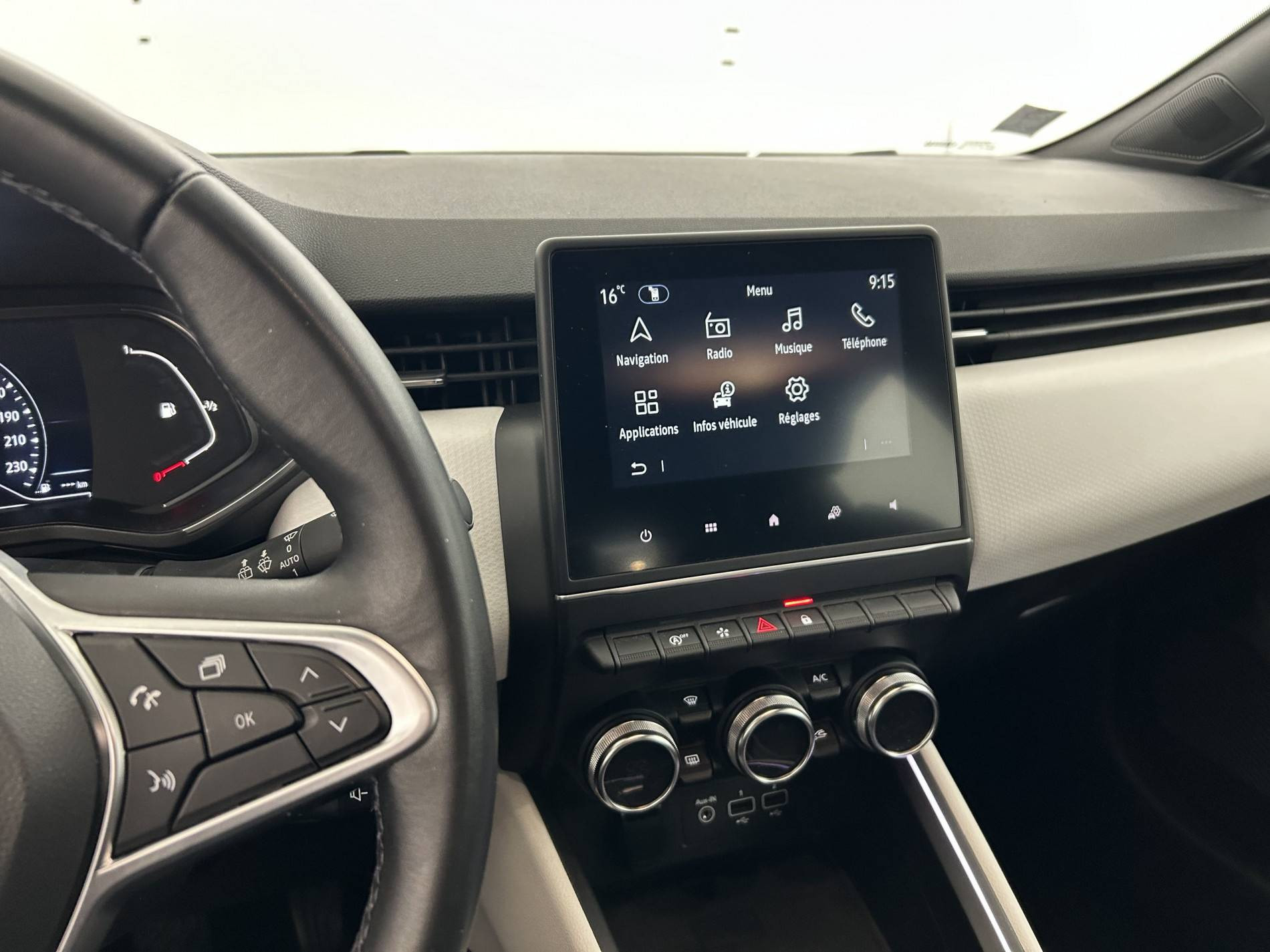 Vente en ligne Renault Clio 5 Clio TCe 90 - 21 au prix de 12 790 €