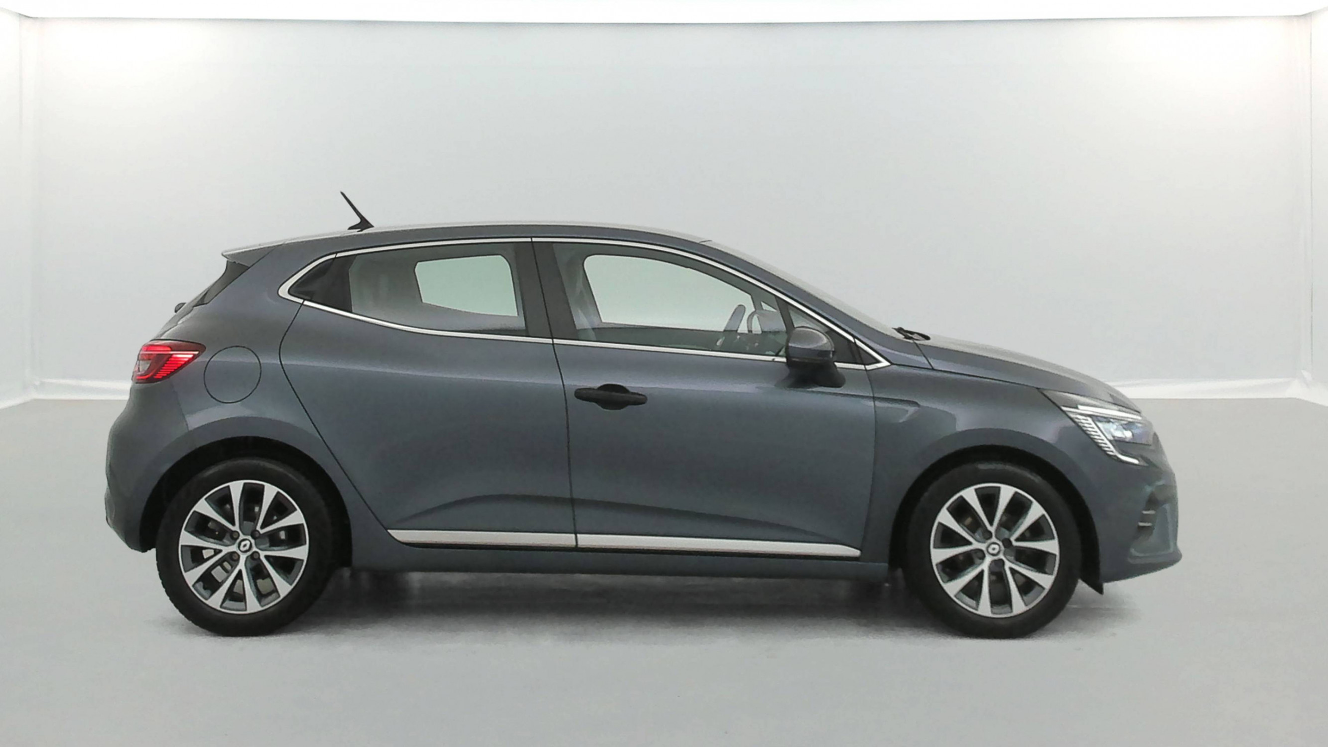 Vente en ligne Renault Clio 5 Clio TCe 90 - 21 au prix de 13 790 €