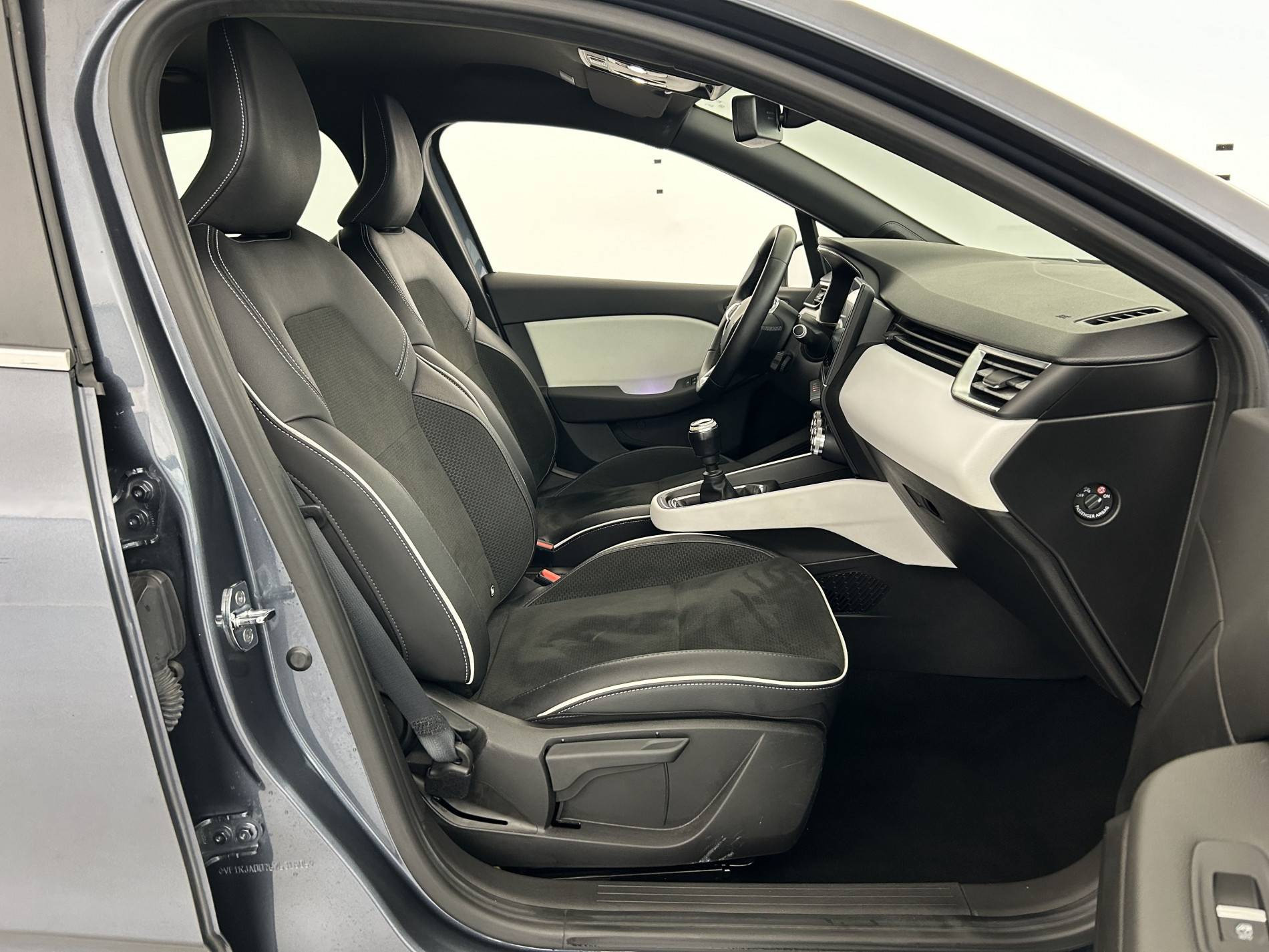 Vente en ligne Renault Clio 5 Clio TCe 90 - 21 au prix de 13 790 €