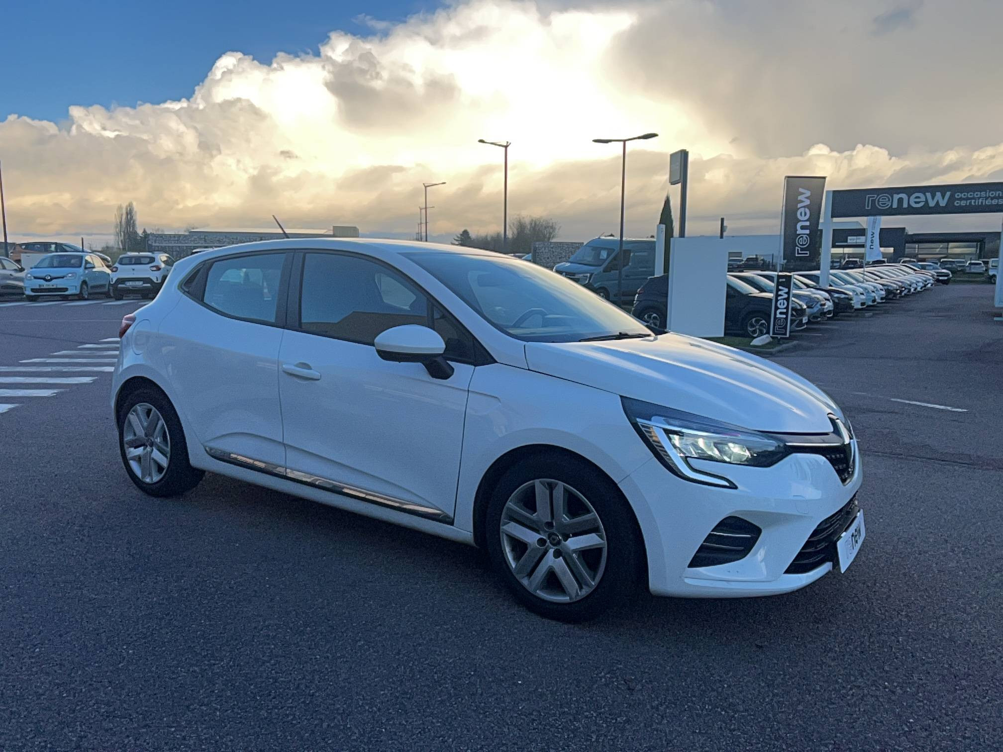 Vente en ligne Renault Clio 5 Clio Blue dCi 100 - 21N au prix de 13 991 €