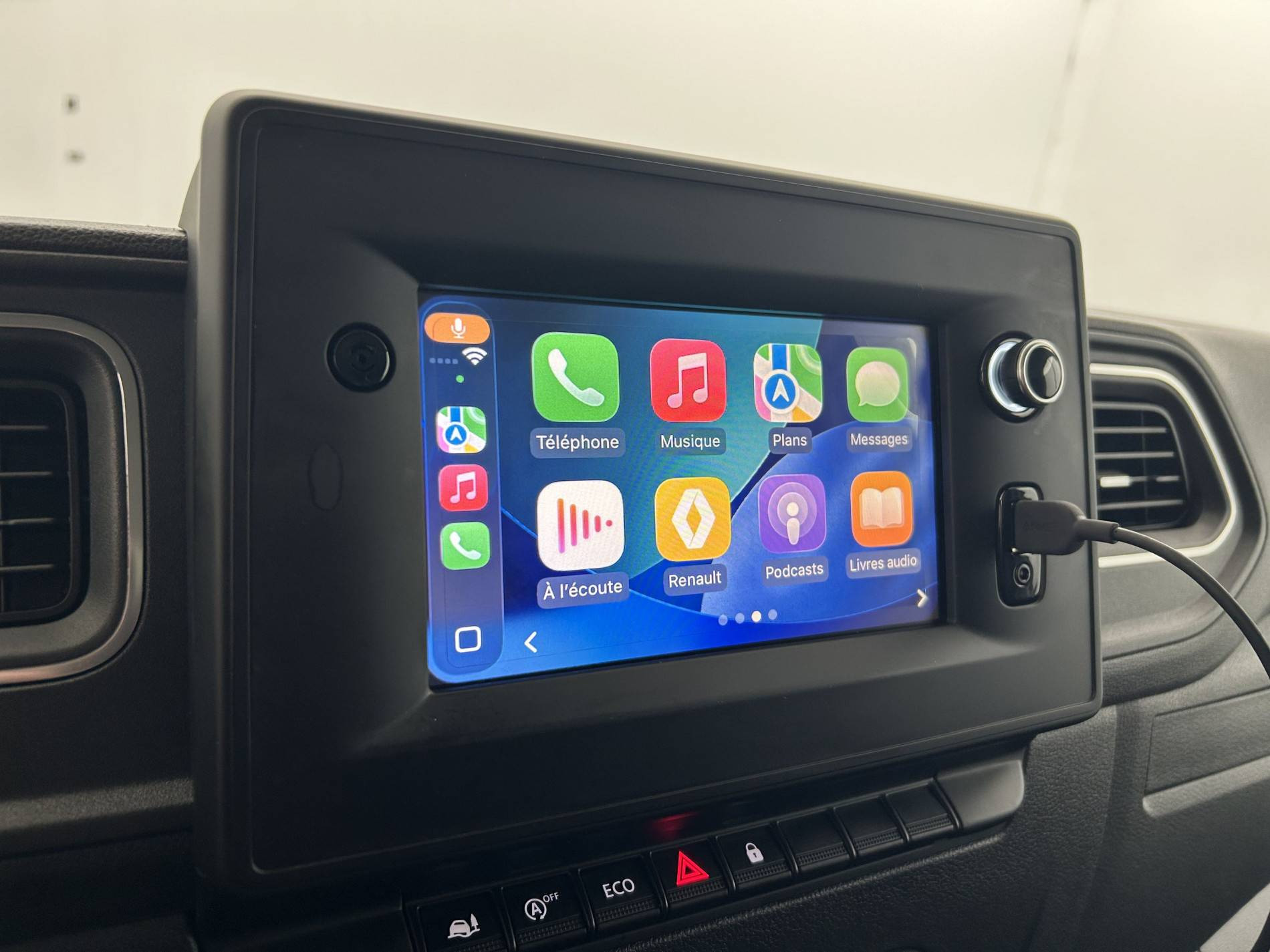 Vente en ligne Renault Master Fourgon MASTER FGN TRAC F3500 L2H2 BLUE DCI 150 au prix de 24 991 €