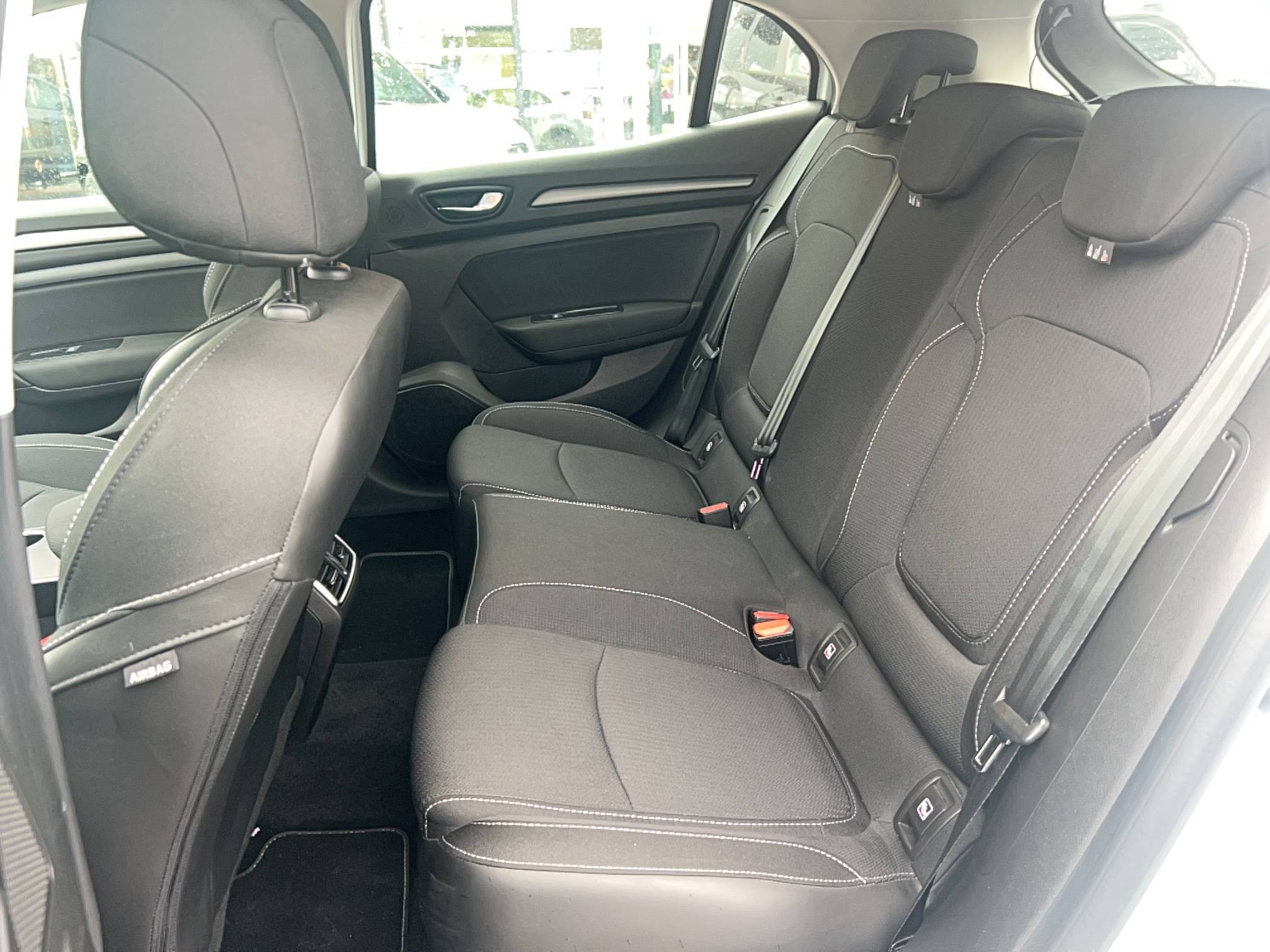 Vente en ligne Renault Megane 4 Mégane IV Berline Blue dCi 115 - 21N au prix de 18 491 €