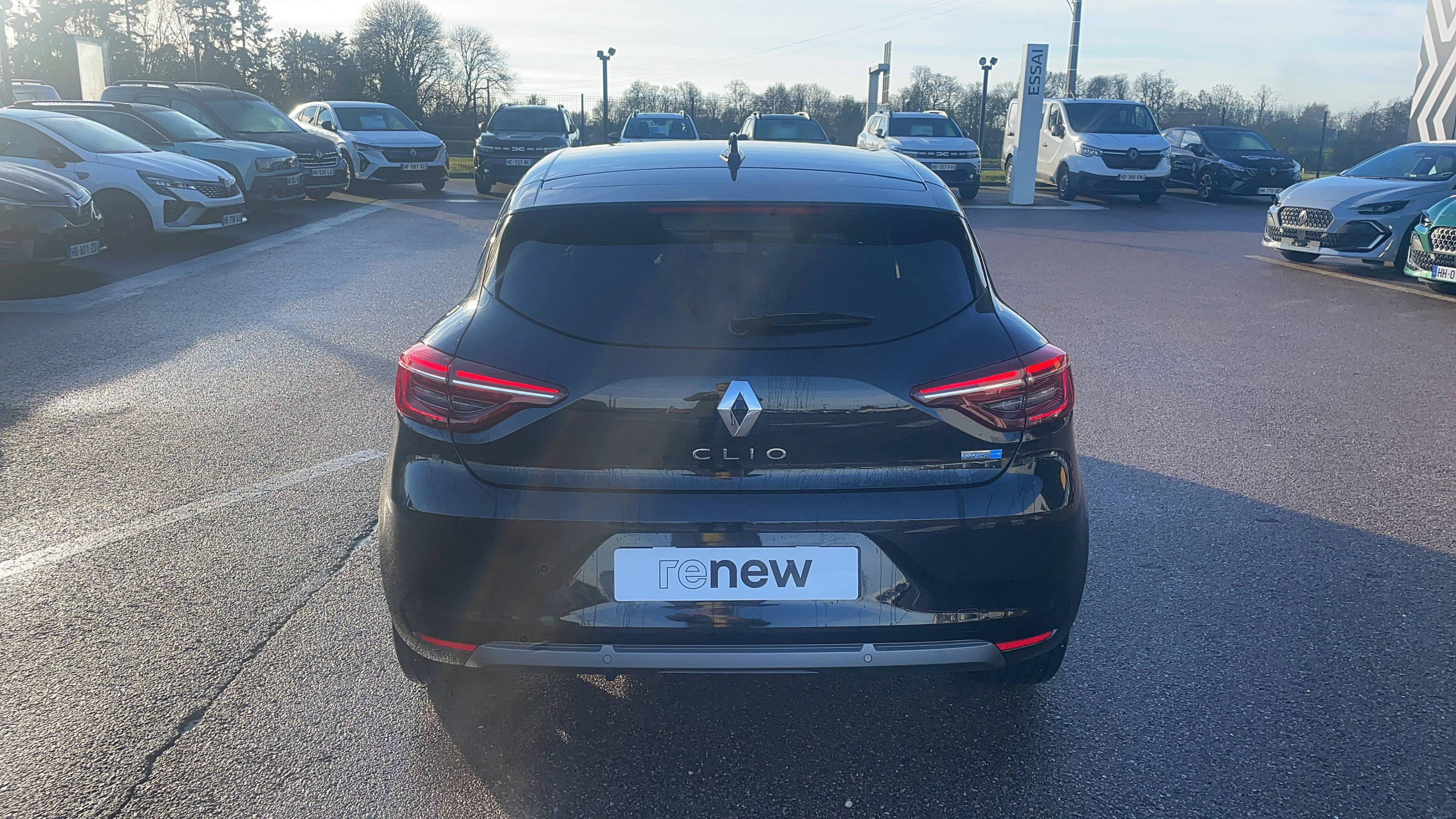 Vente en ligne Renault Clio 5 Clio E-Tech hybride 145 au prix de 18 949 €