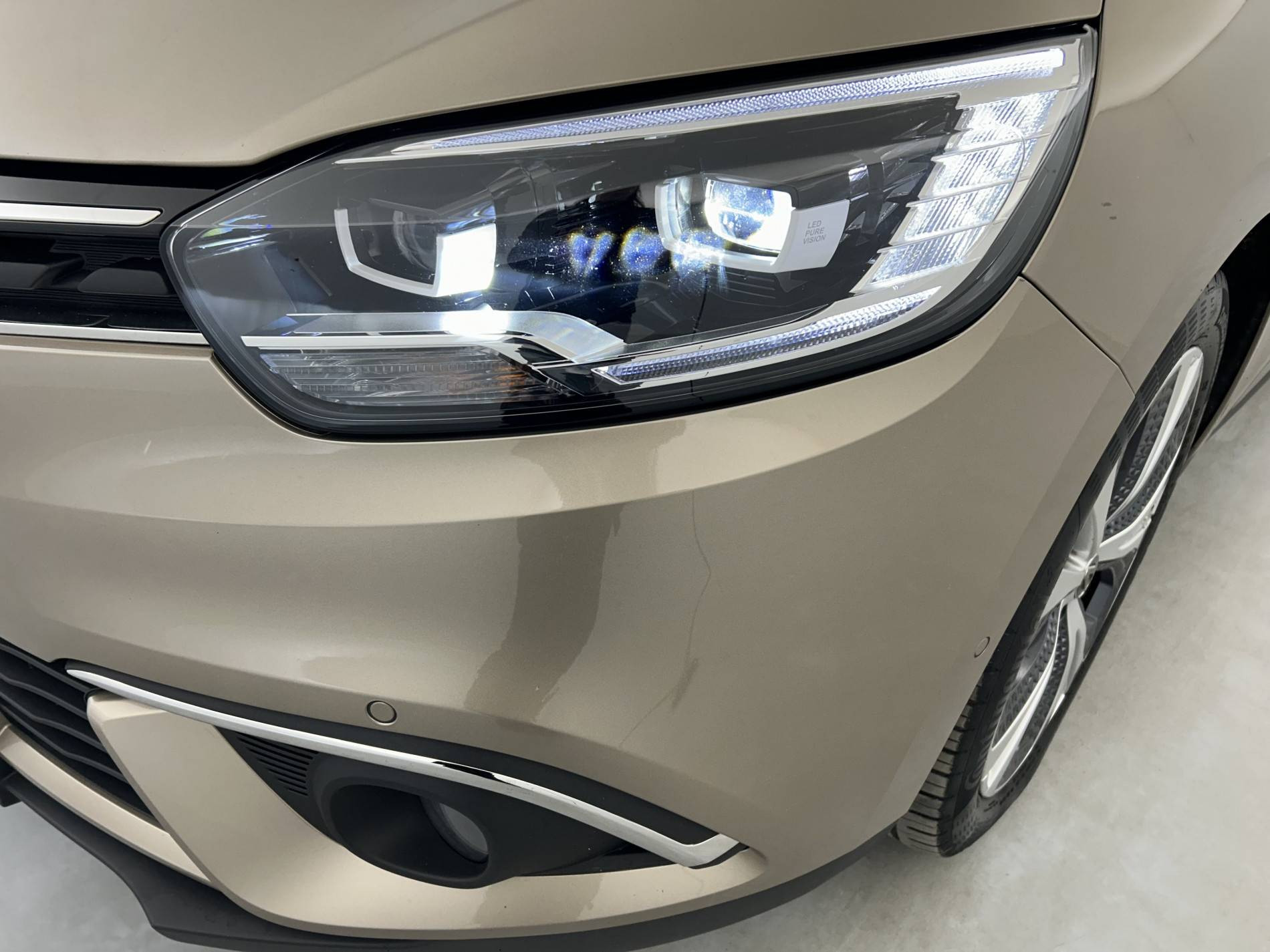 Vente en ligne Renault Scenic 4 Scenic TCe 140 Energy EDC au prix de 16 491 €