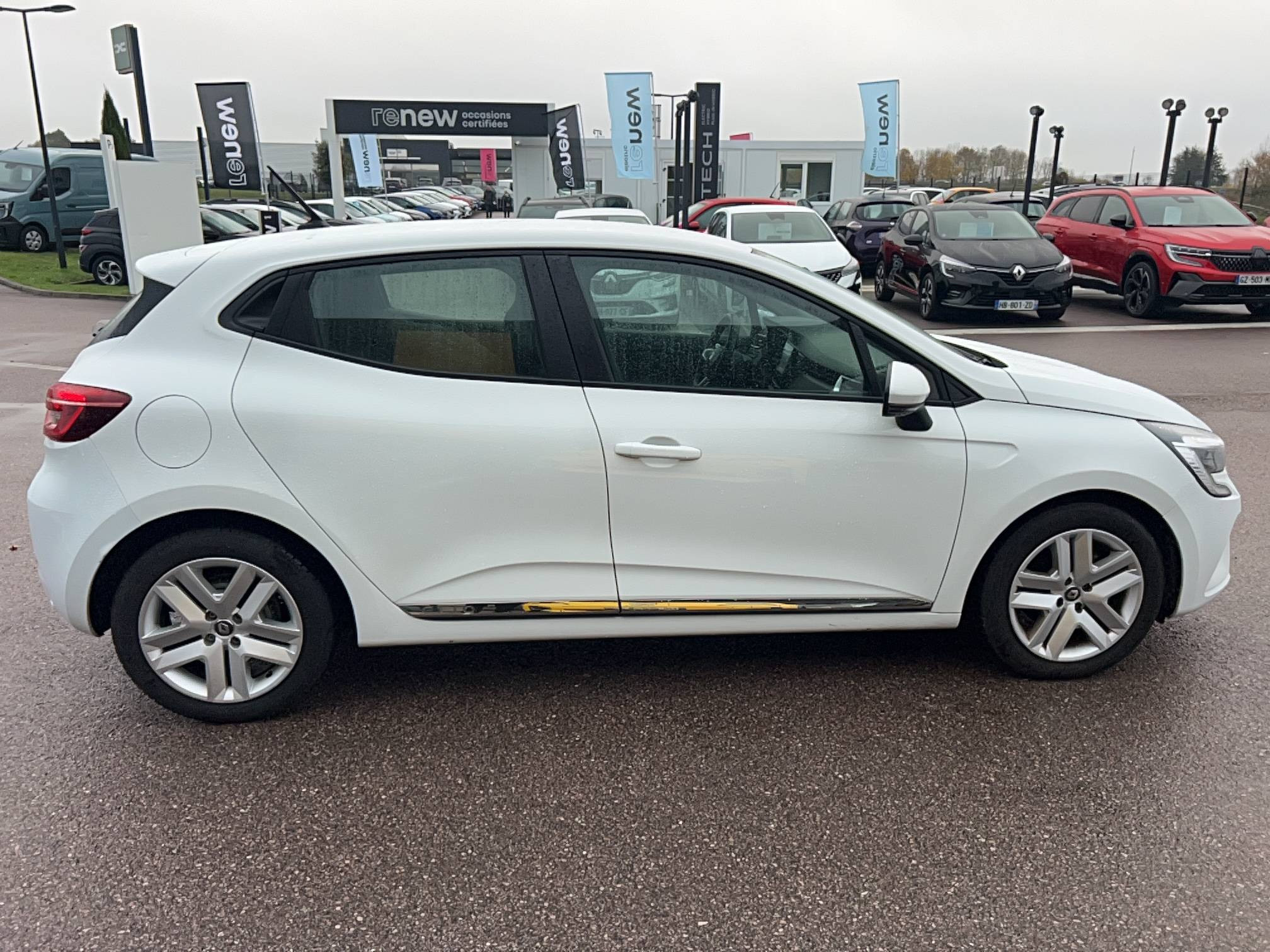 Vente en ligne Renault Clio 5 CLIO SOCIETE BLUE DCI 100 - 21N au prix de 12 991 €