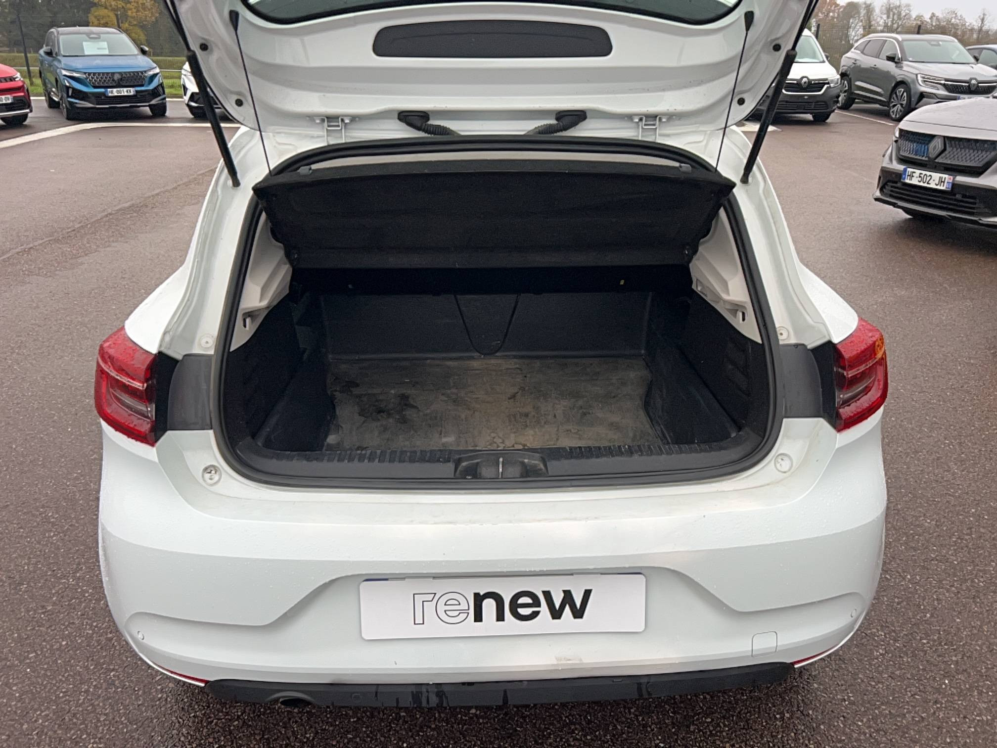 Vente en ligne Renault Clio 5 CLIO SOCIETE BLUE DCI 100 - 21N au prix de 12 991 €