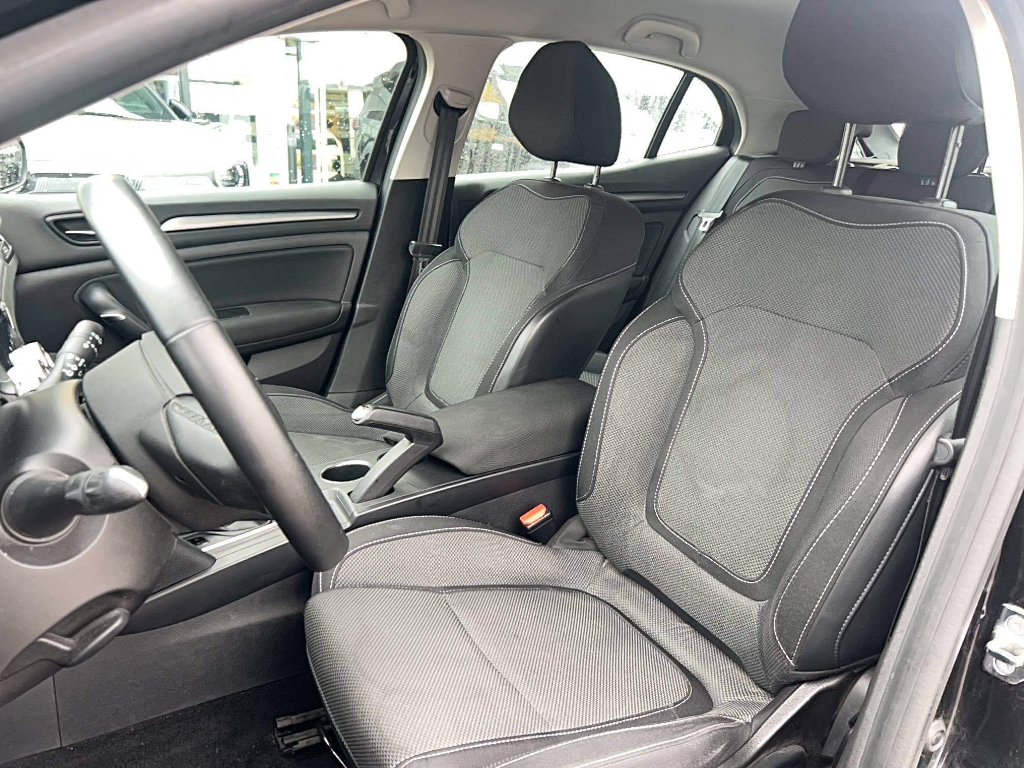 Vente en ligne Renault Megane 4  Blue dCi 115 EDC au prix de 18 491 €