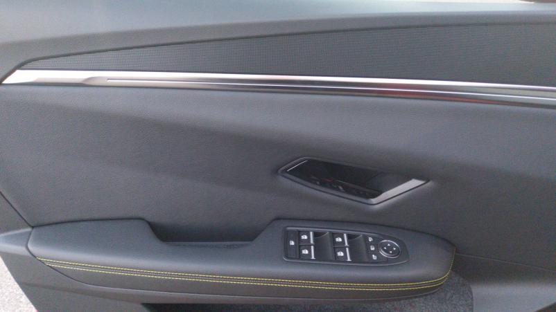 Vente en ligne Renault Scenic E-Tech Scenic E-Tech electrique 220 ch grande autonomie au prix de 41 290 €