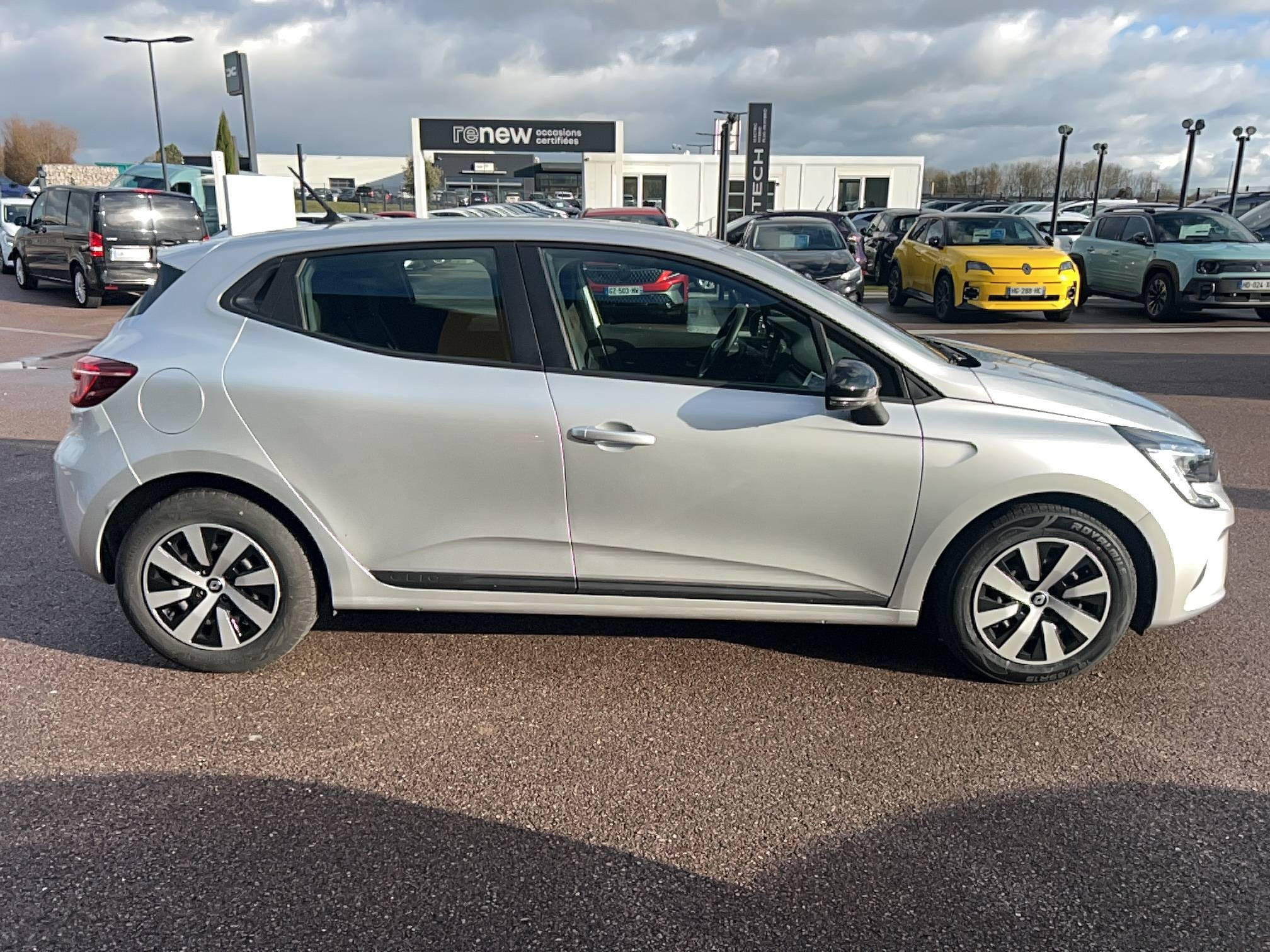 Vente en ligne Renault Clio 5 Clio TCe 90 au prix de 14 991 €