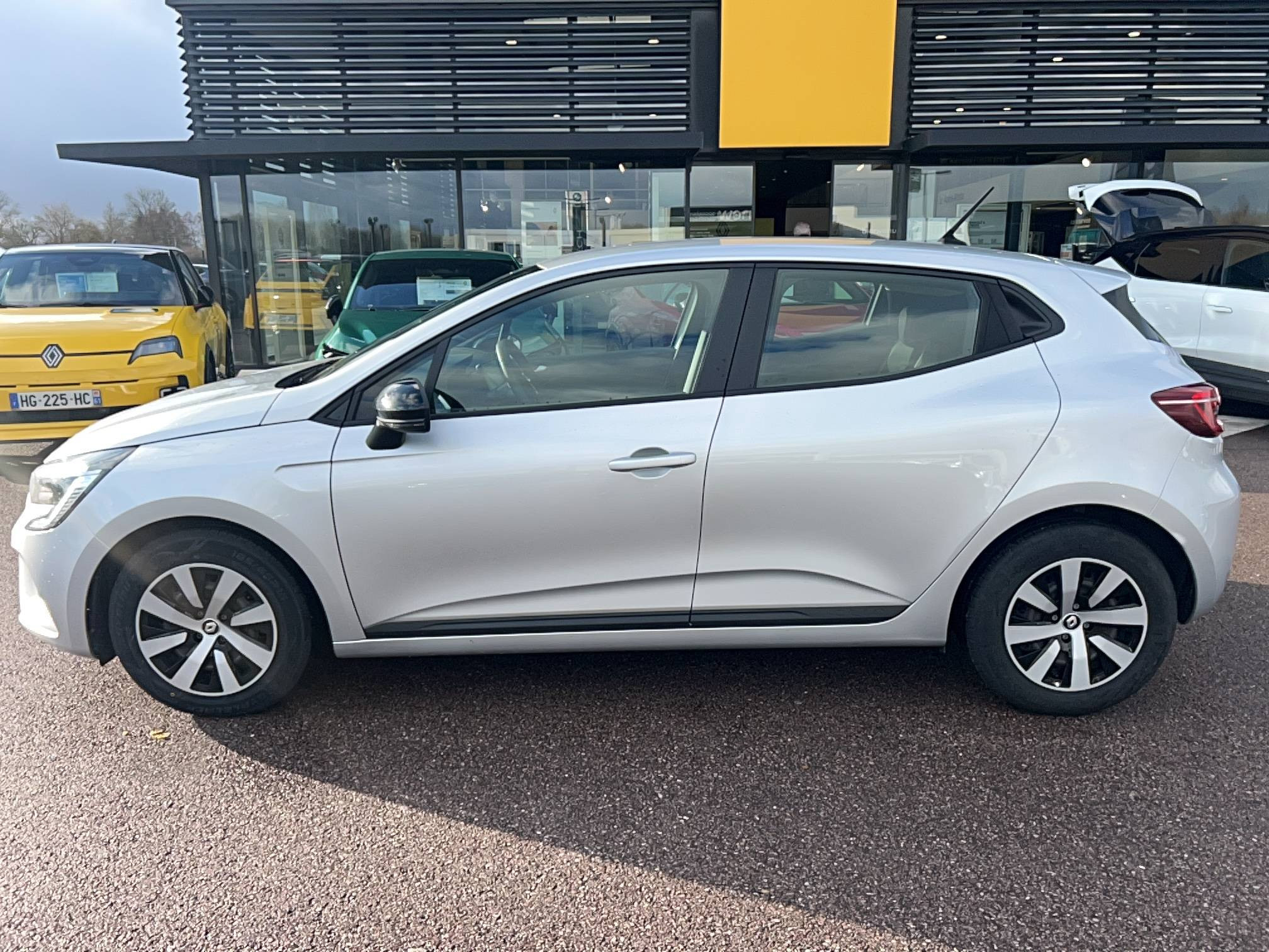 Vente en ligne Renault Clio 5 Clio TCe 90 au prix de 14 991 €