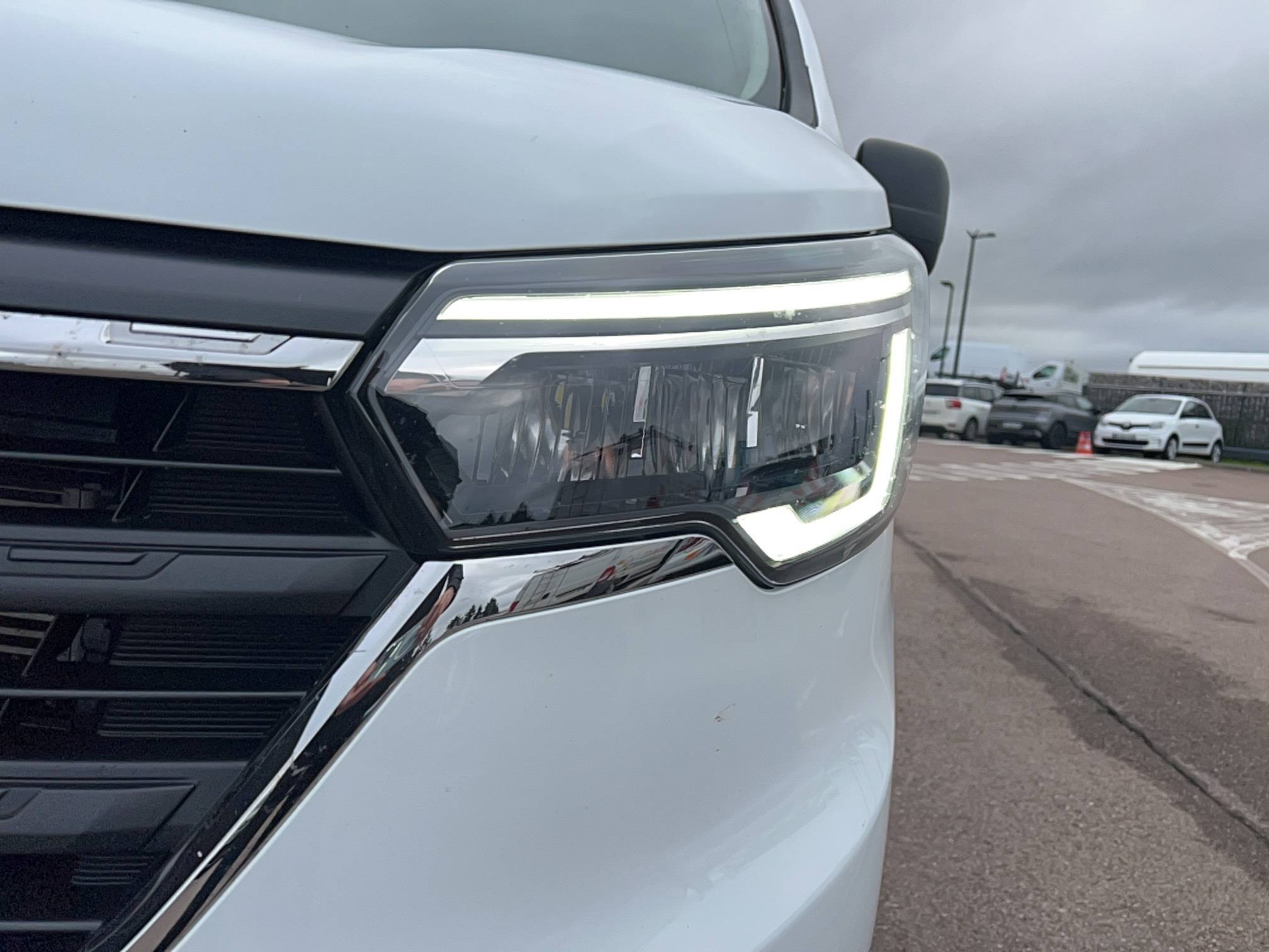 Vente en ligne Renault Trafic Cabine Approfondie TRAFIC CA L2H1 3T BLUE DCI 150 AUTO au prix de 37 490 €